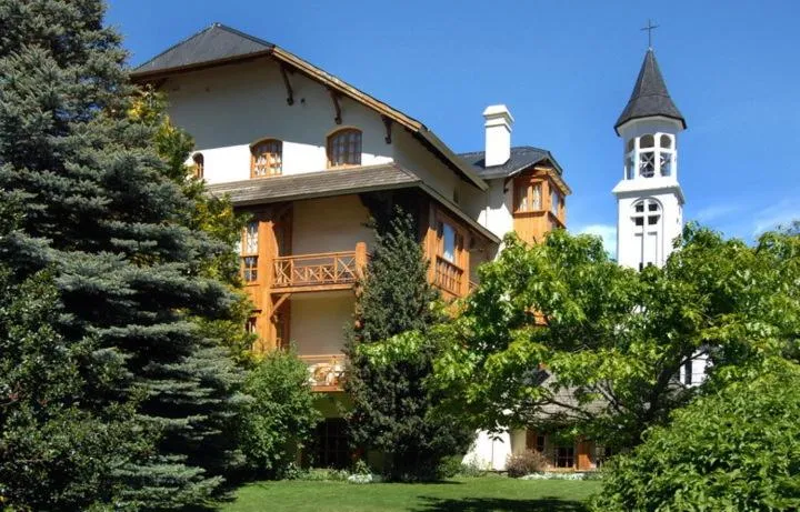 Facade/entrance in Hotel y Cabañas Le Village