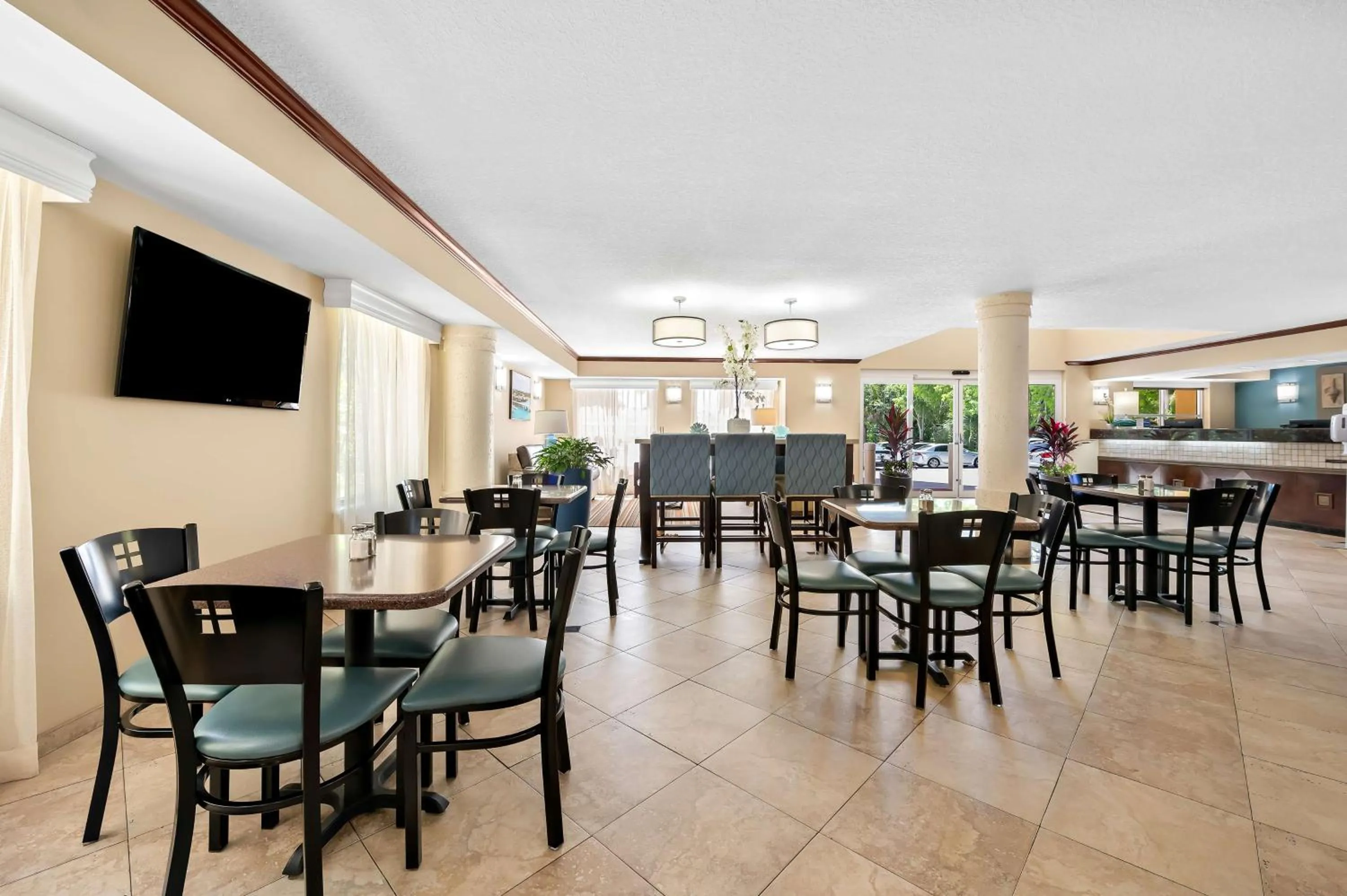 Breakfast in Best Western Intracoastal Inn