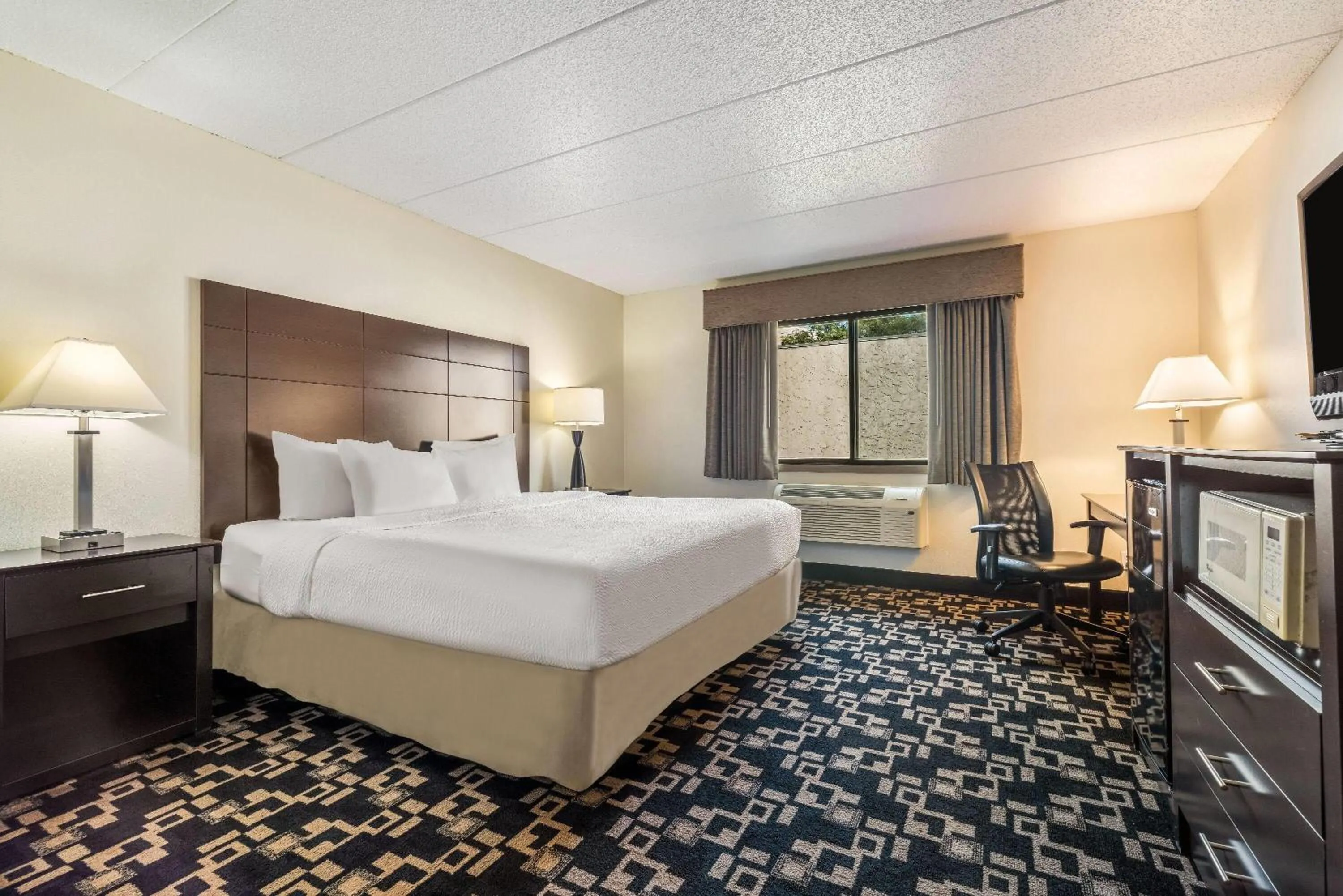 Bed in Baymont by Wyndham Bloomington MSP Airport