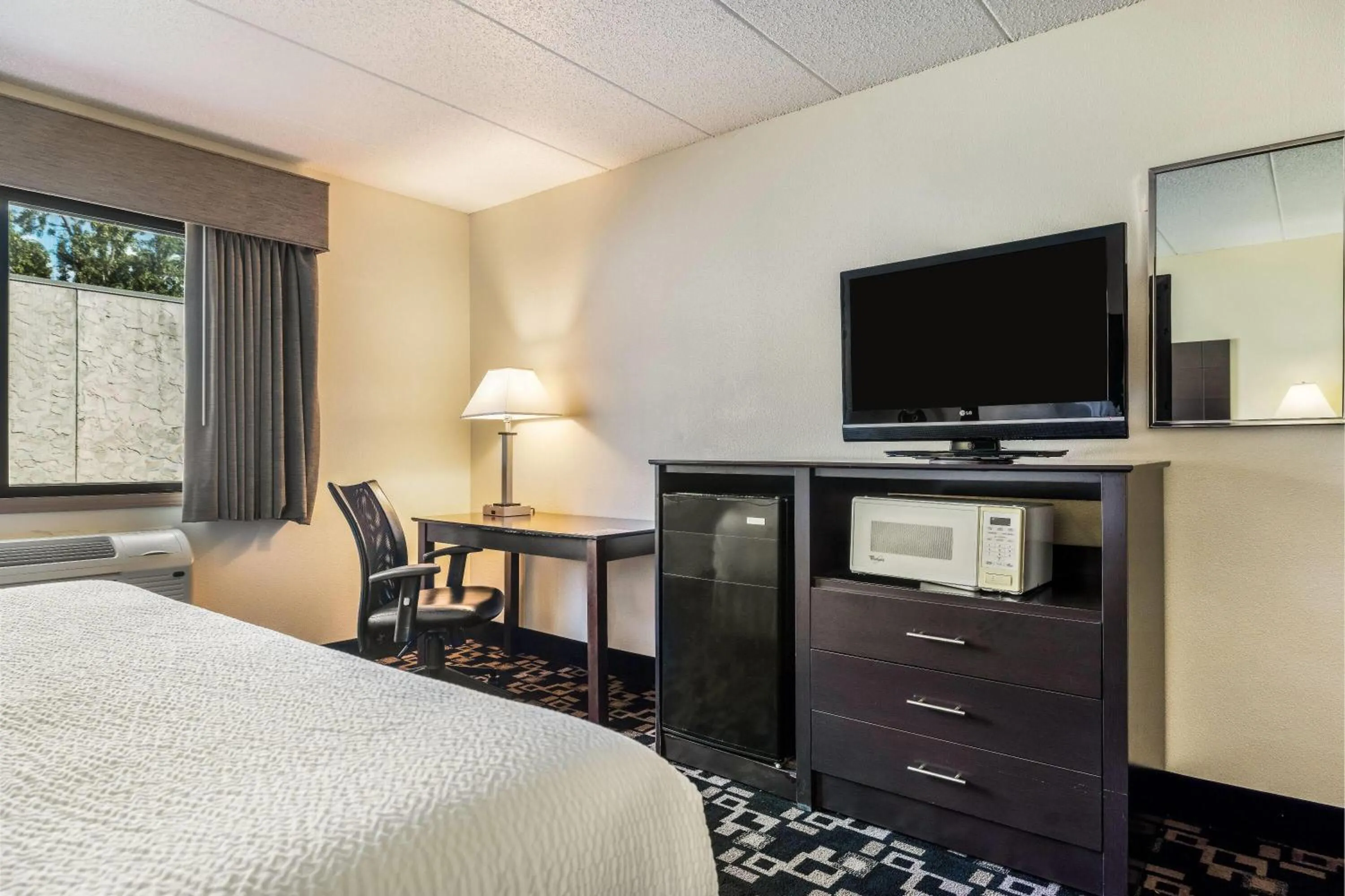 Bed in Baymont by Wyndham Bloomington MSP Airport