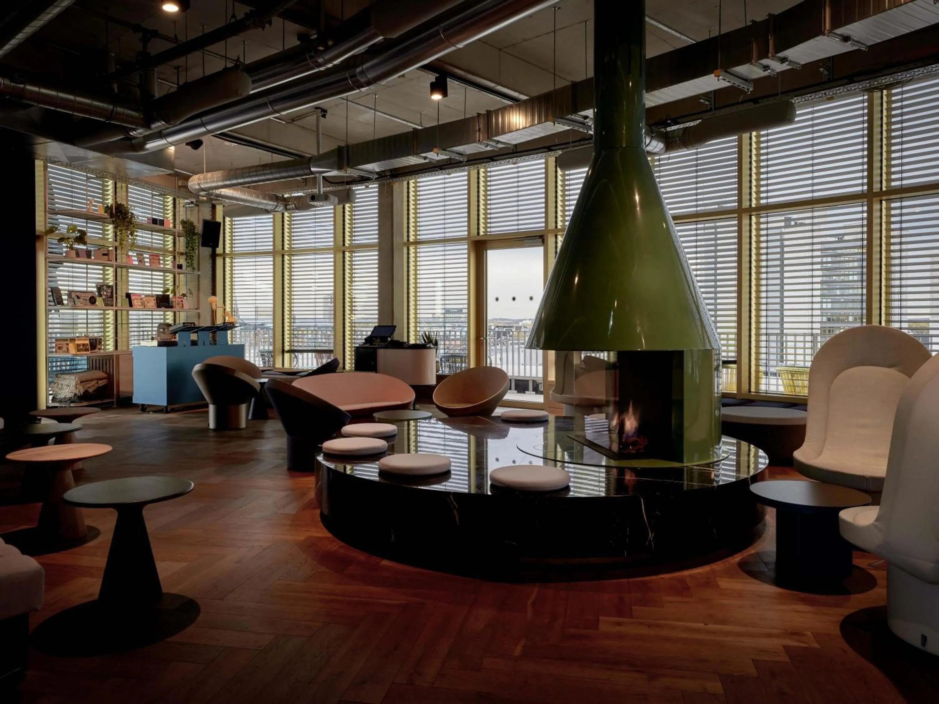 Lounge or bar in 25hours Hotel The Circle