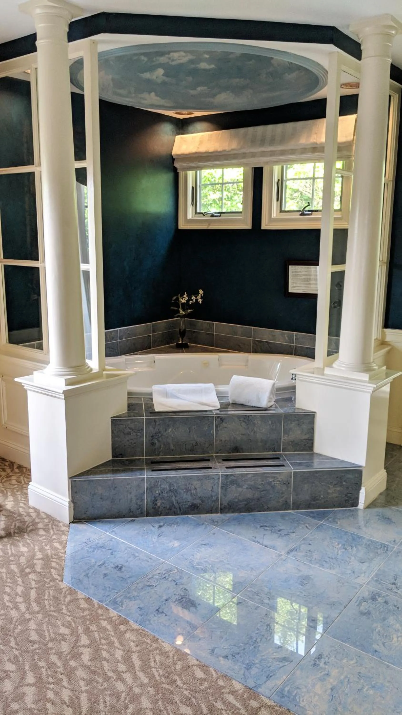 Hot Tub in Dan'l Webster Inn and Spa