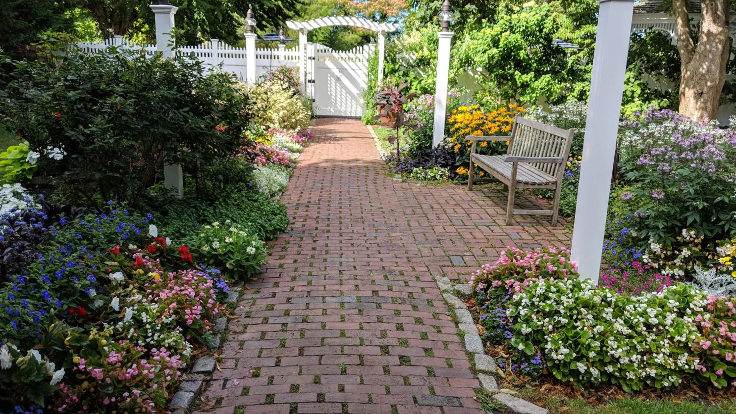 Spring in Dan'l Webster Inn and Spa