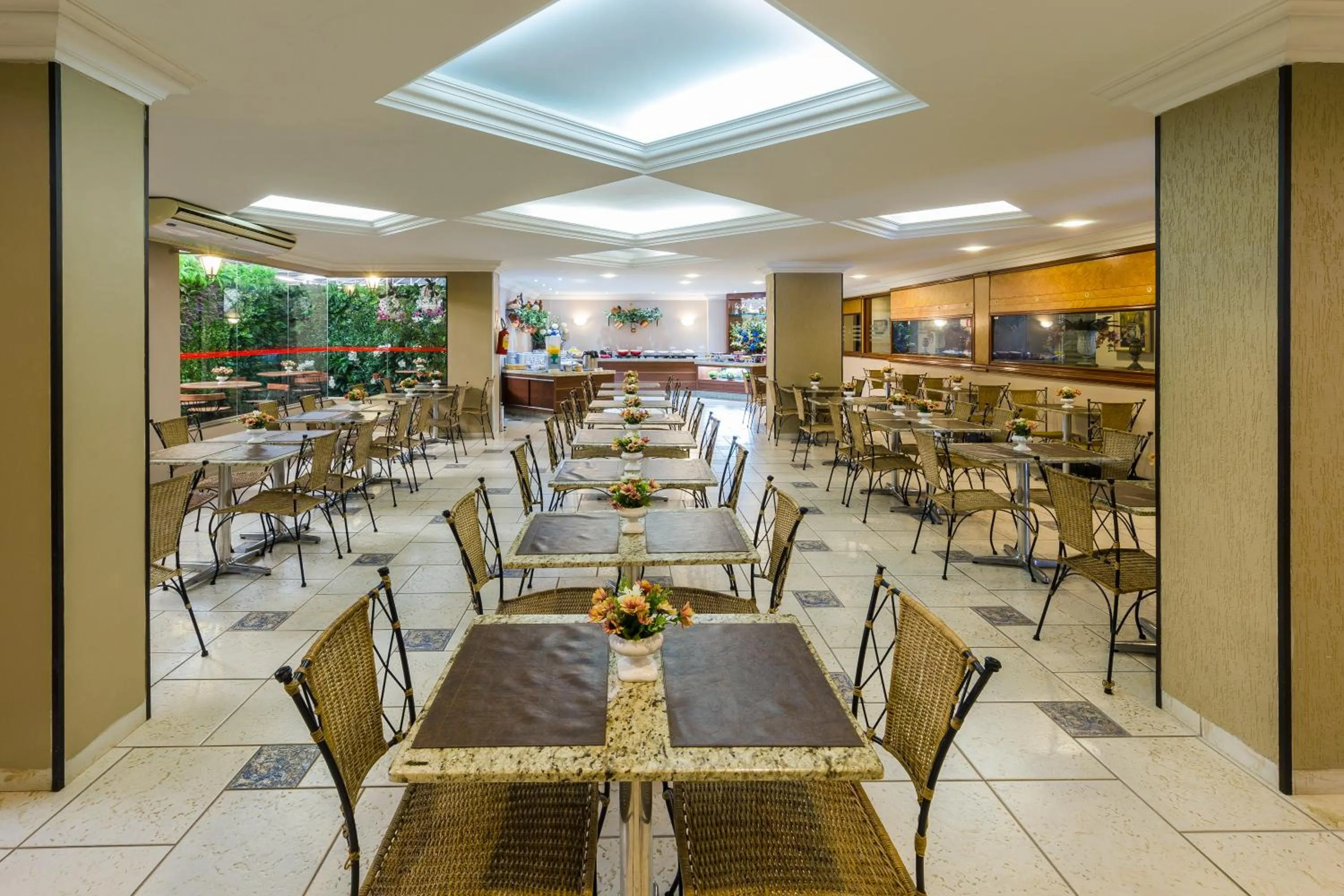 Restaurant/places to eat in Hotel Thomasi Express - Londrina
