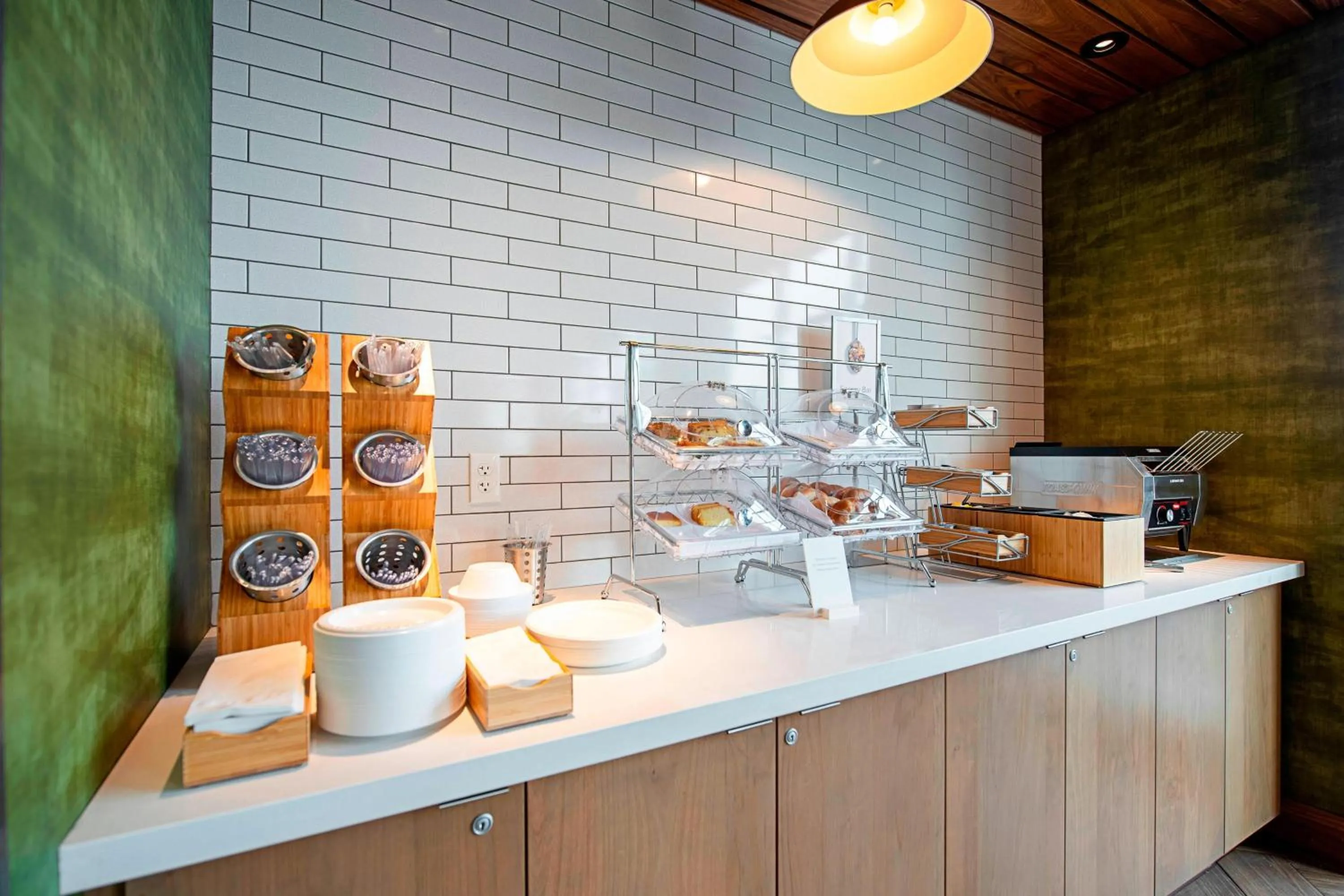 Breakfast in Fairfield Inn & Suites By Marriott Duluth Waterfront