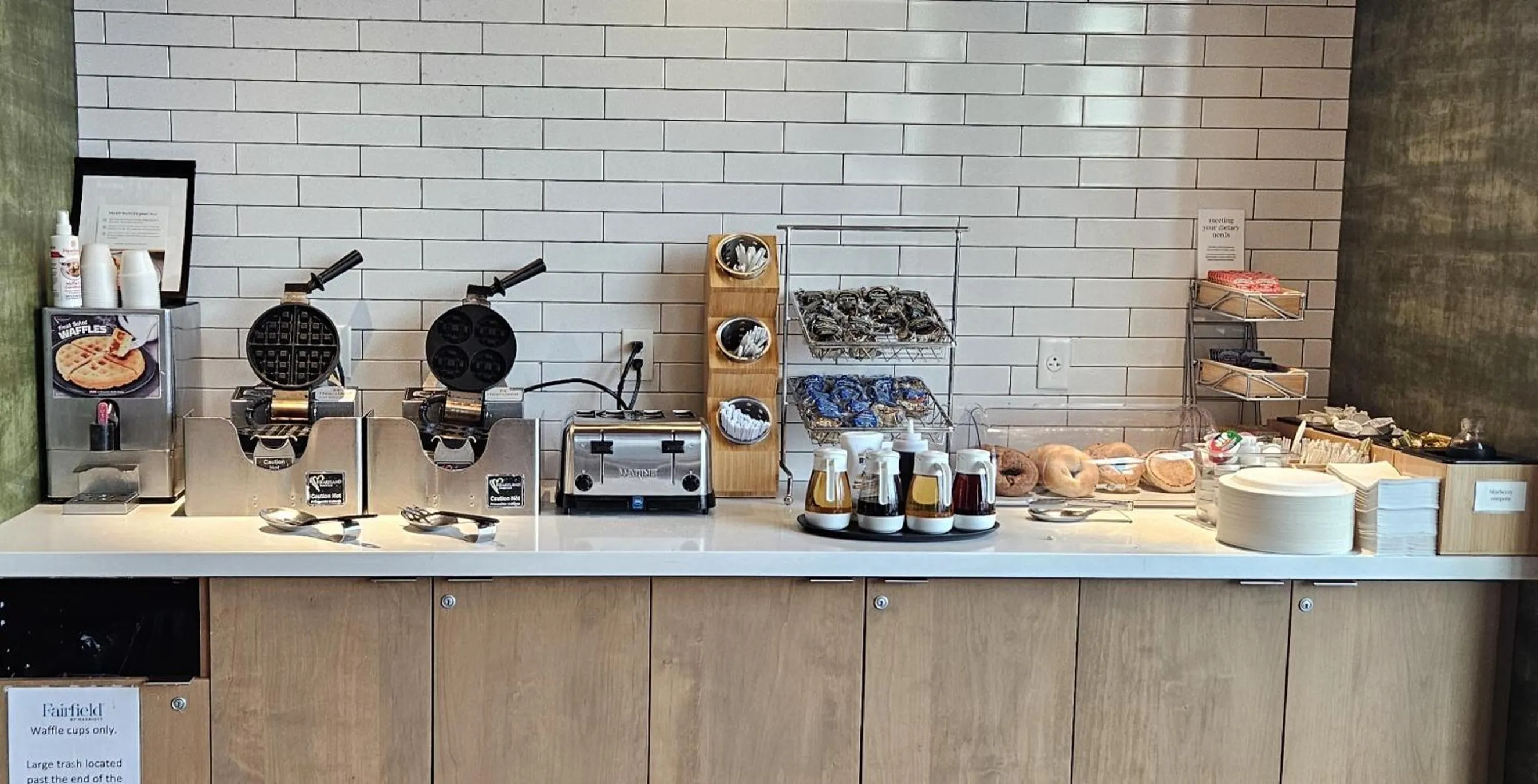 Breakfast in Fairfield Inn & Suites By Marriott Duluth Waterfront