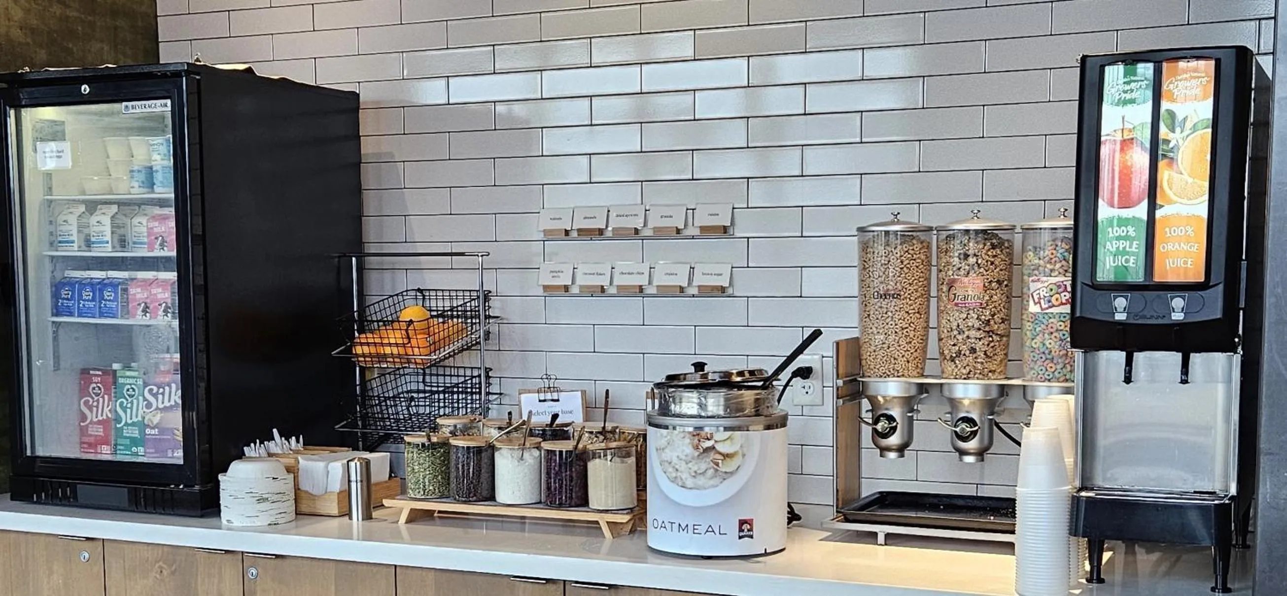 Breakfast in Fairfield Inn & Suites By Marriott Duluth Waterfront