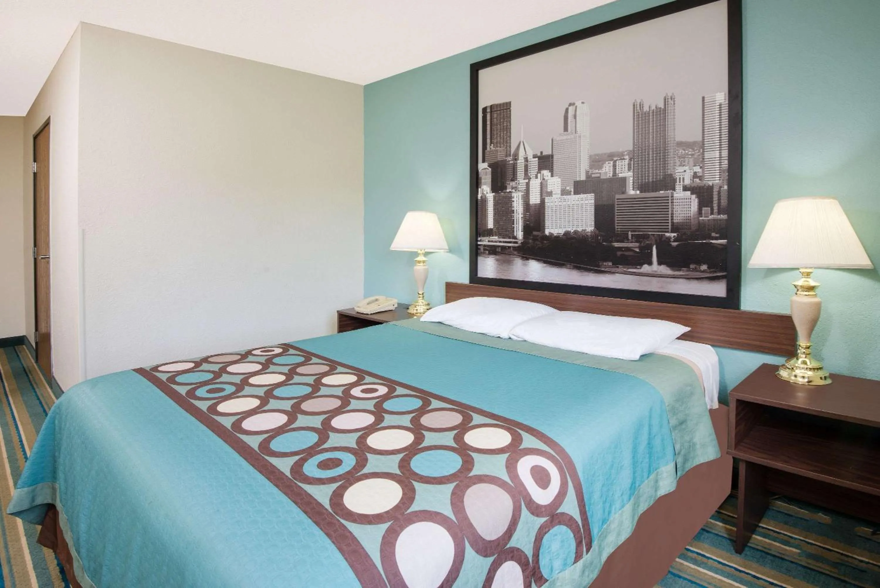 Photo of the whole room, Bed in Super 8 by Wyndham Pittsburgh PA Airport-University Area