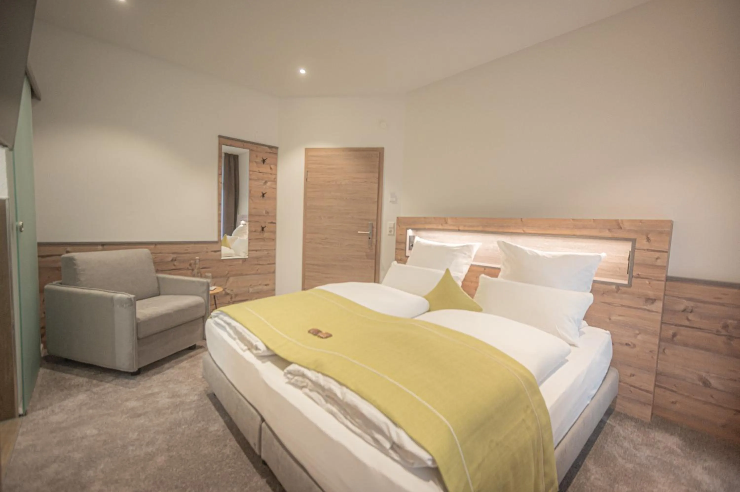 Photo of the whole room, Bed in Hotel dasZimmermann