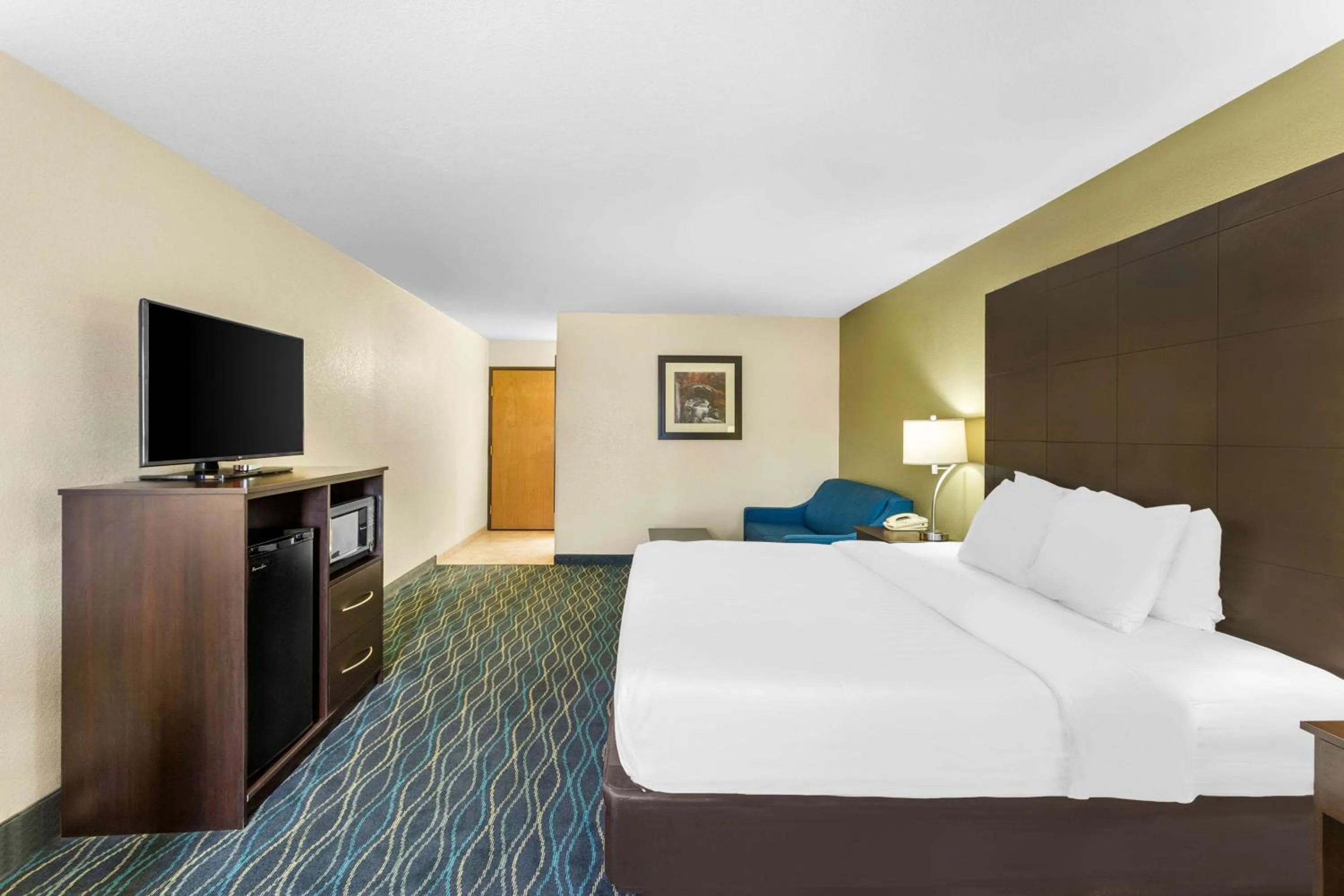 Bedroom, Bed in Best Western Oglesby Inn