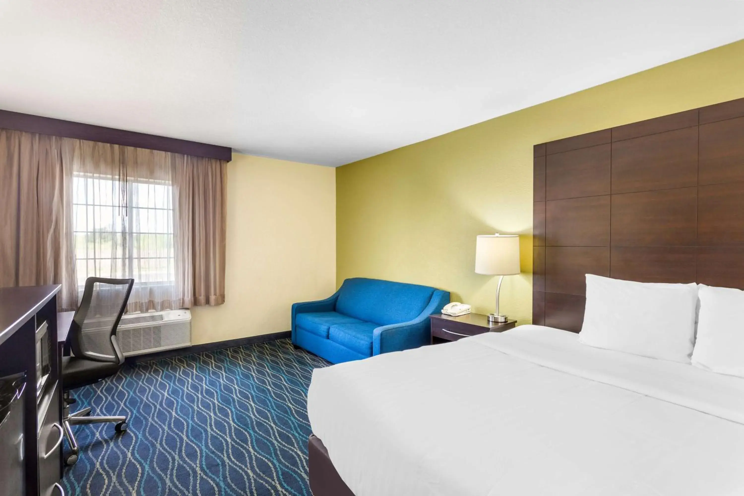 King Room with Sofa Bed - Non-Smoking in Best Western Oglesby Inn King Room with Sofa Bed - Non-Smoking in Best Western Oglesby Inn