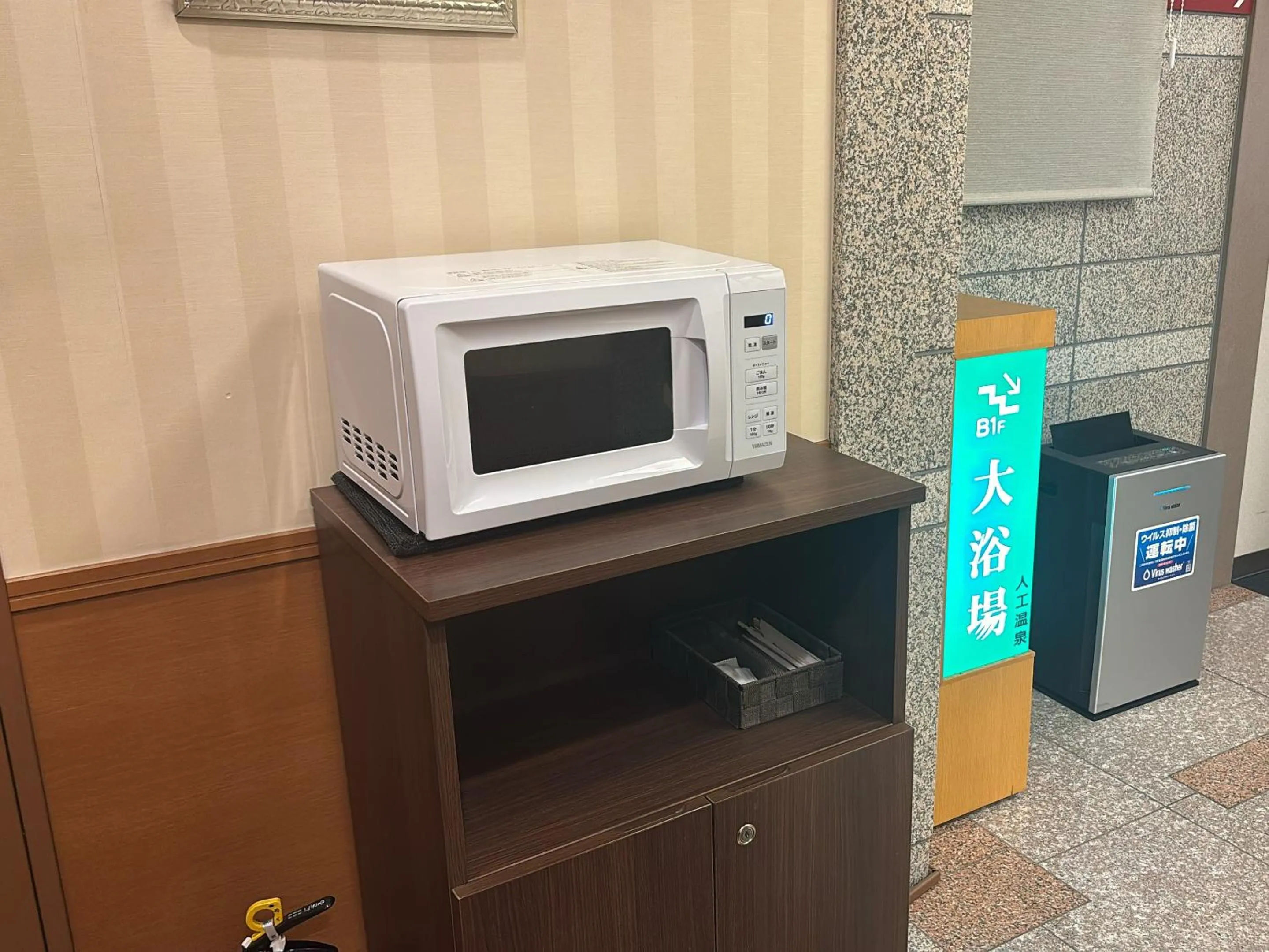 microwave in Hotel Route-Inn Asahikawa Ekimae Ichijodori