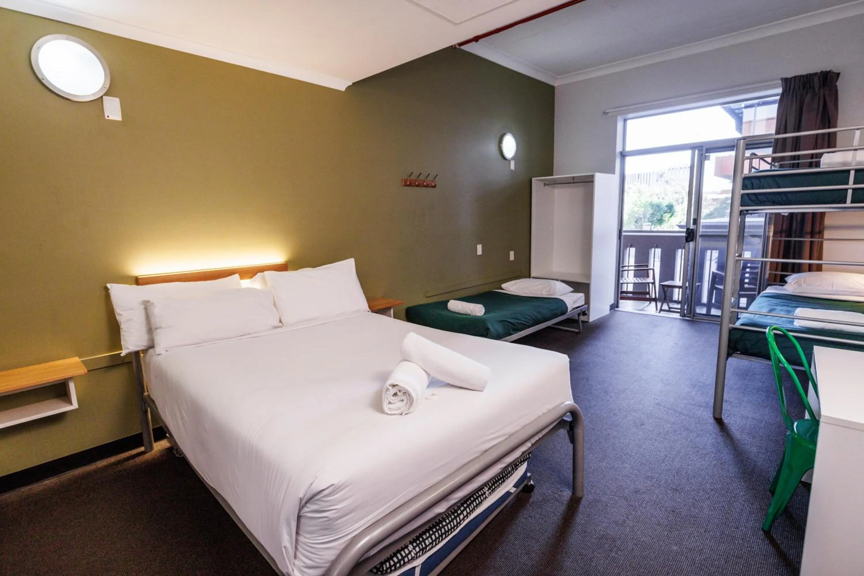 Bed in YHA Adelaide Central