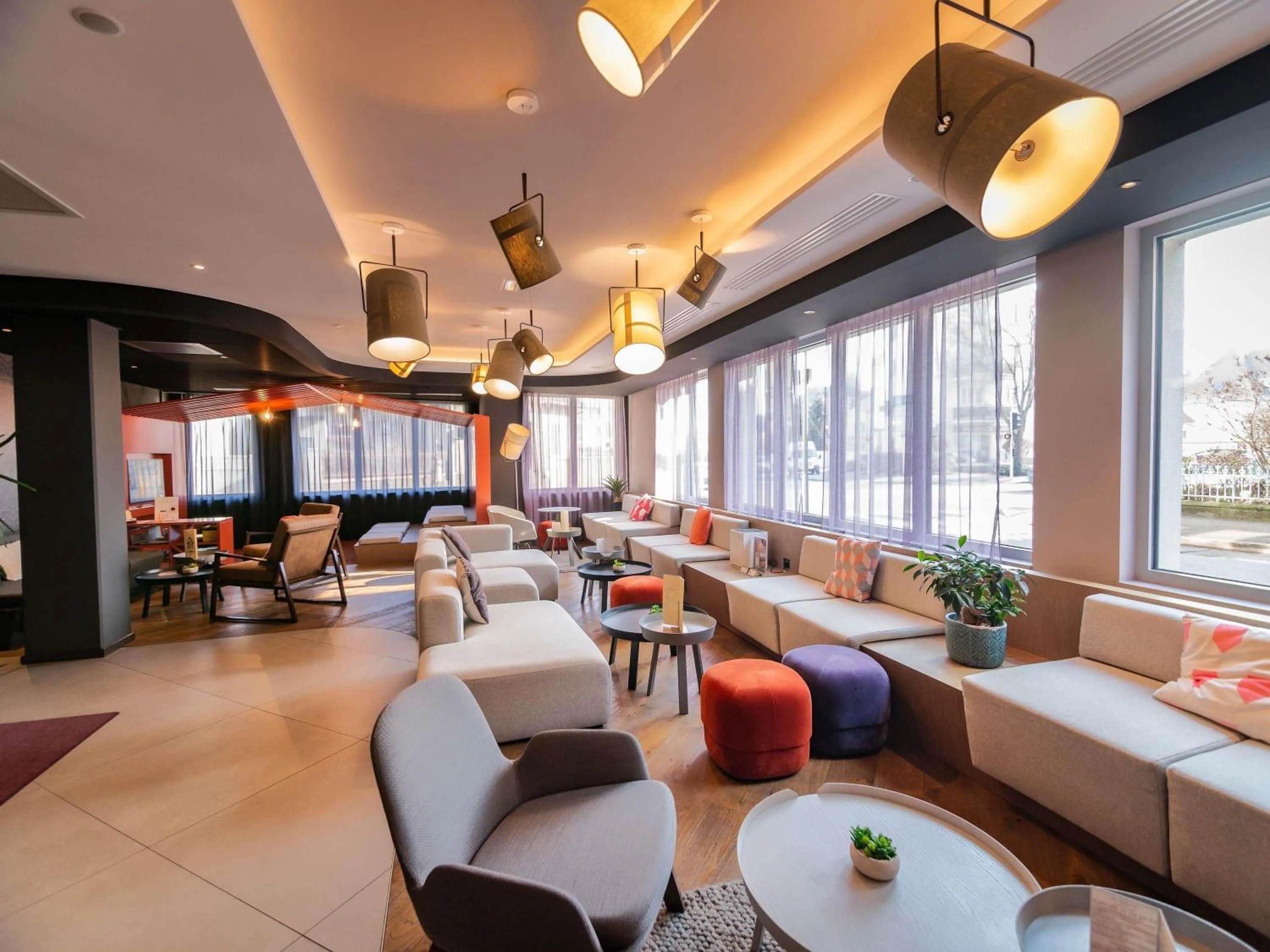 Lounge or bar in Novotel Suites Colmar Centre