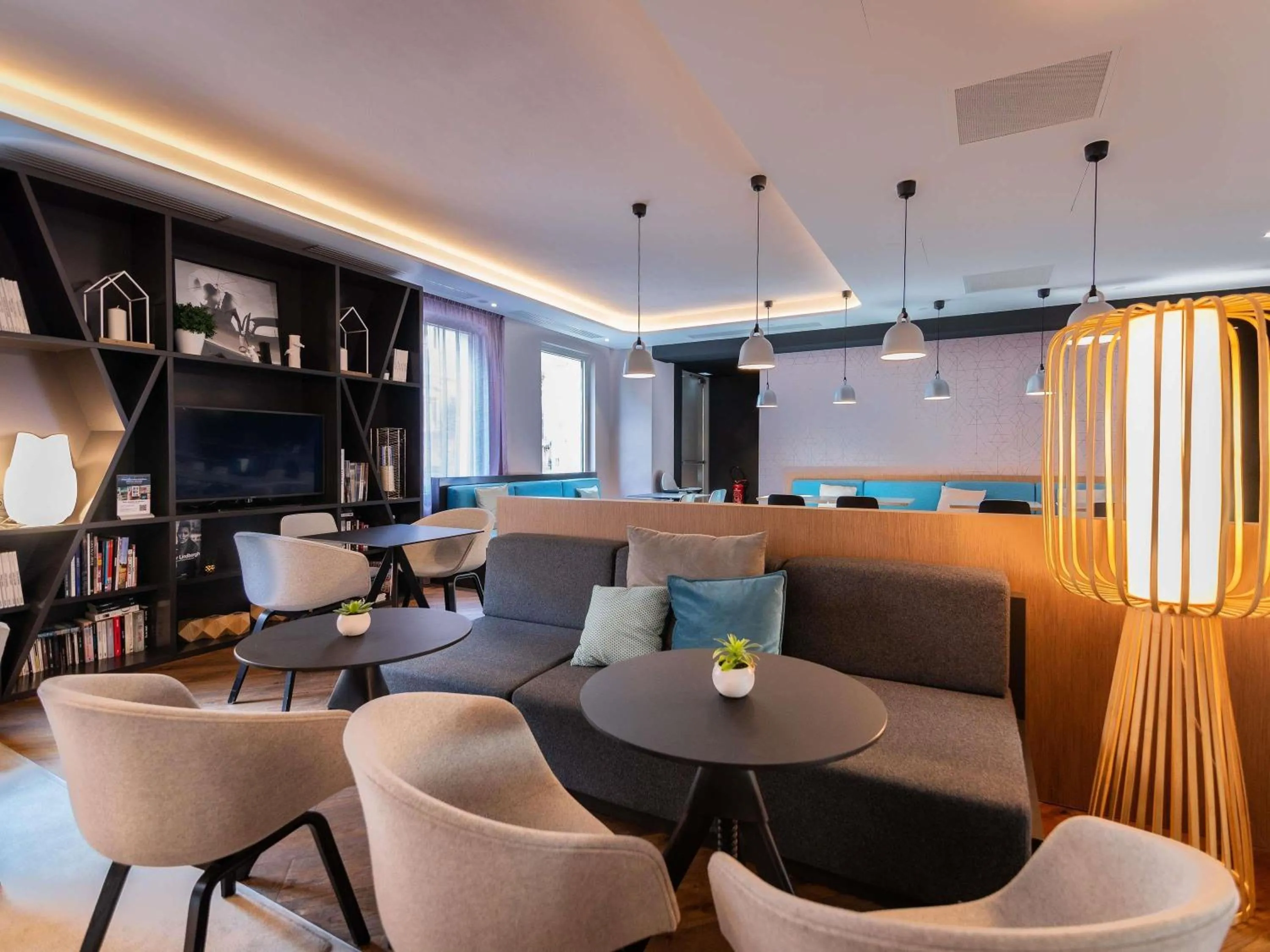 Lounge or bar in Novotel Suites Colmar Centre