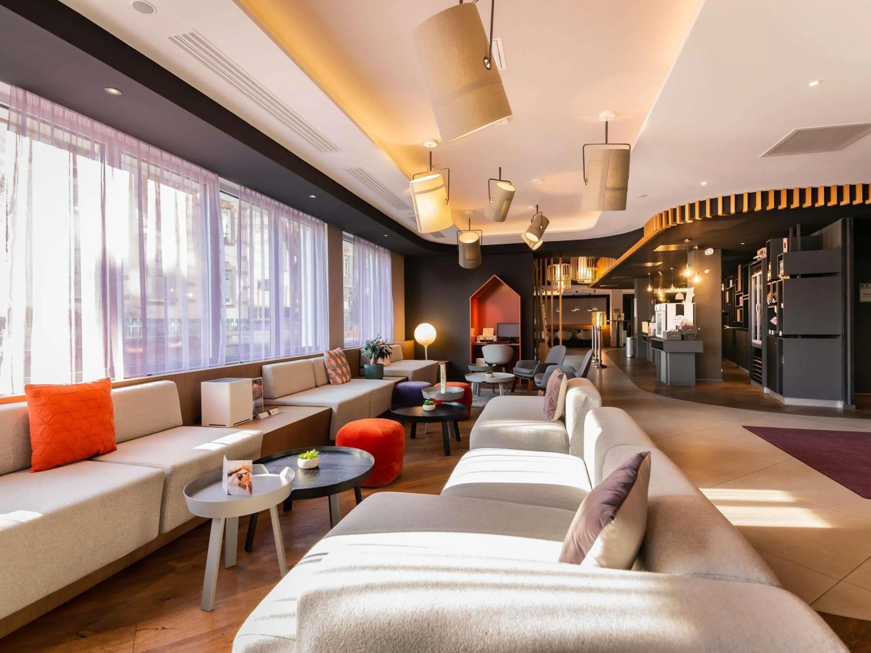 Lounge or bar in Novotel Suites Colmar Centre