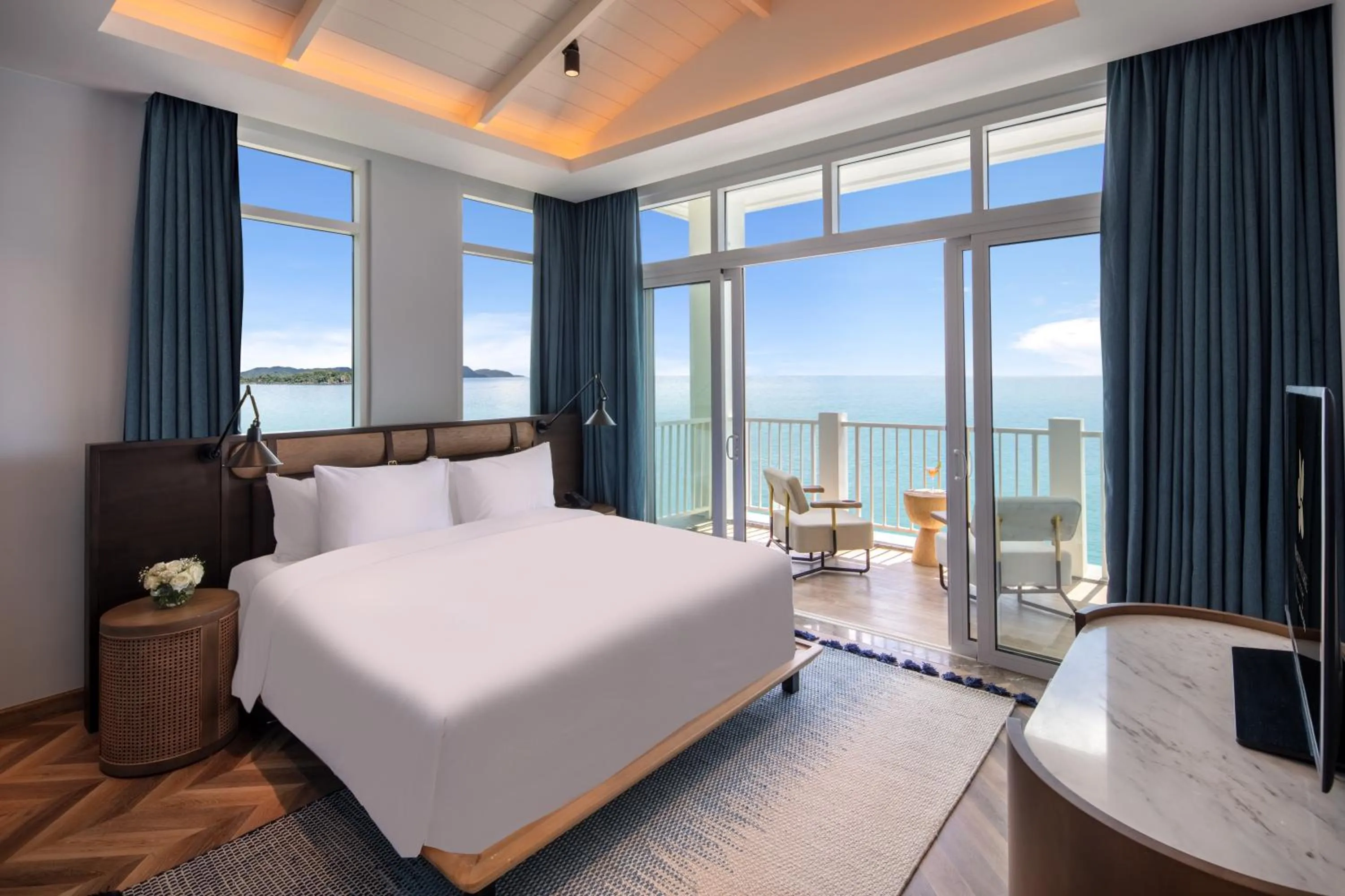 Bed in Premier Village Phu Quoc Resort Managed by Accor