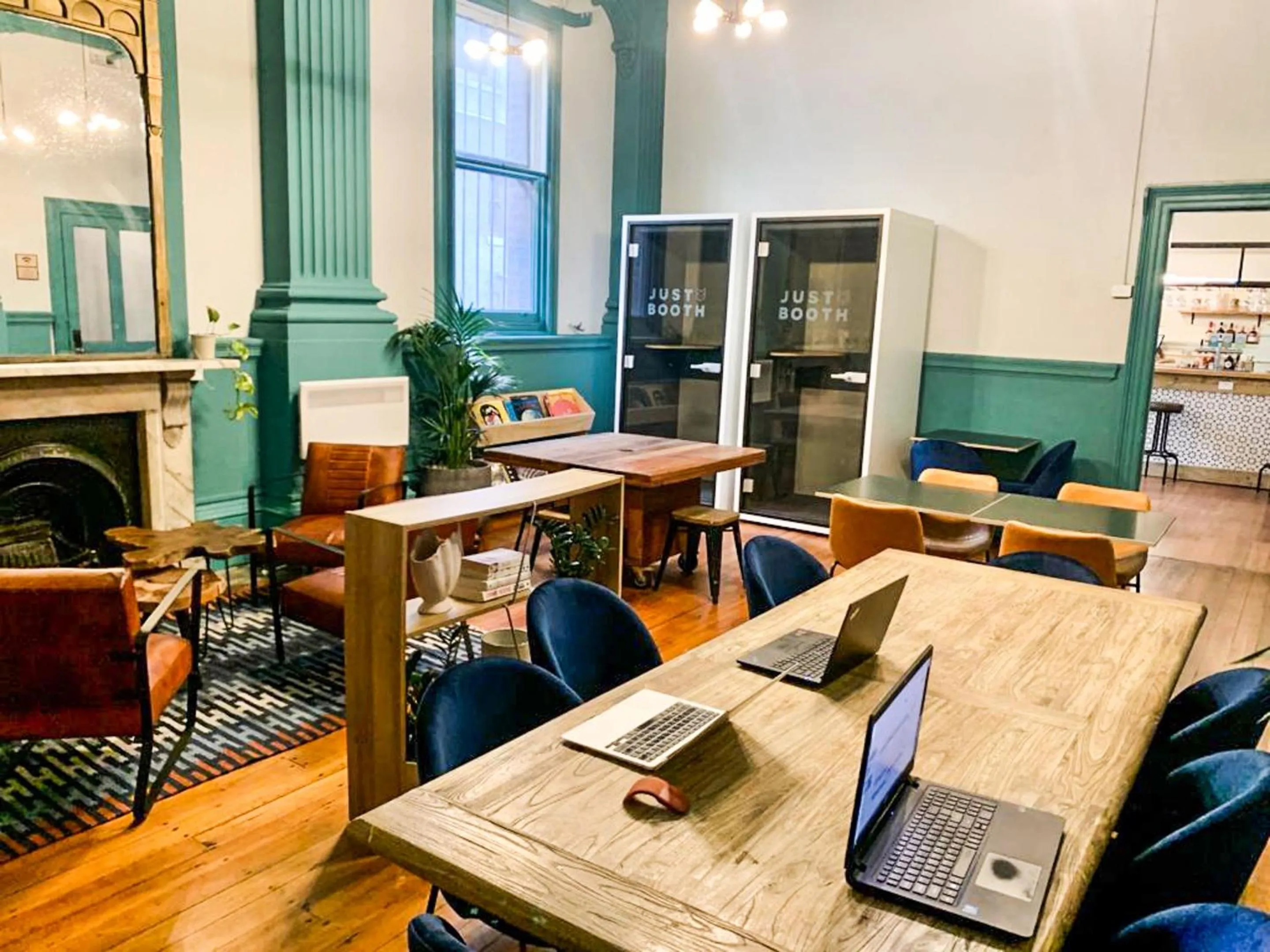 Business facilities in Roamer St Kilda