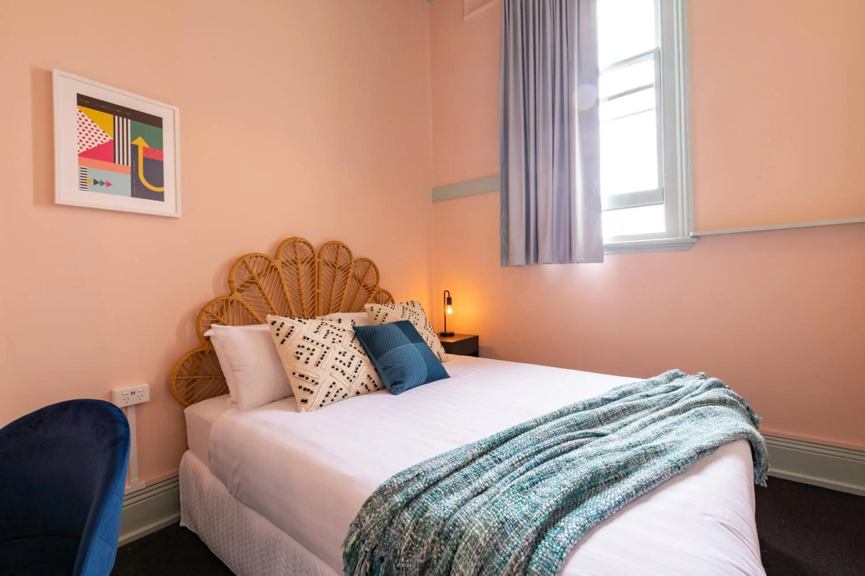 Photo of the whole room, Bed in Roamer St Kilda