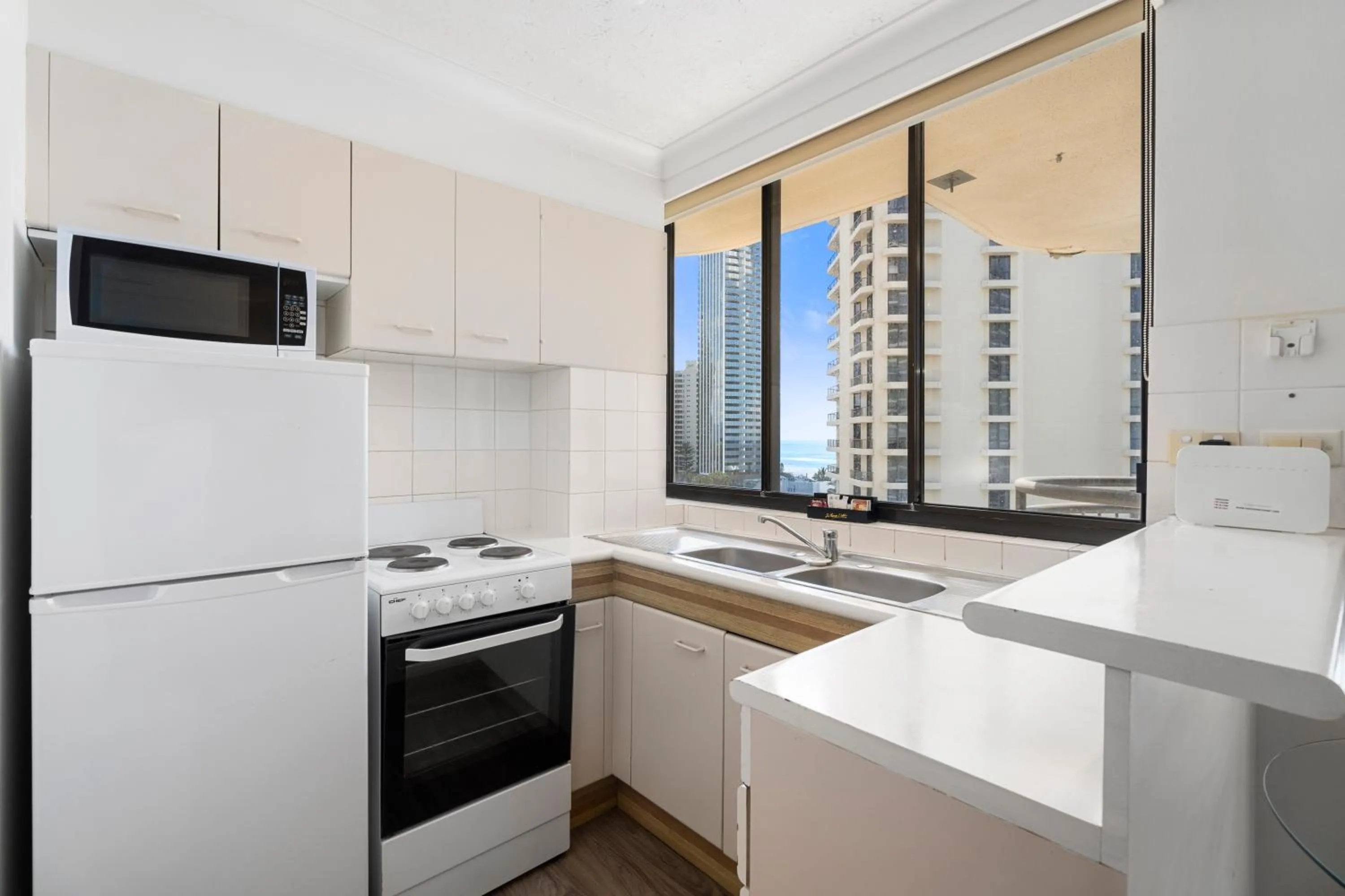 Kitchen or kitchenette in Beachcomber Resort - Official