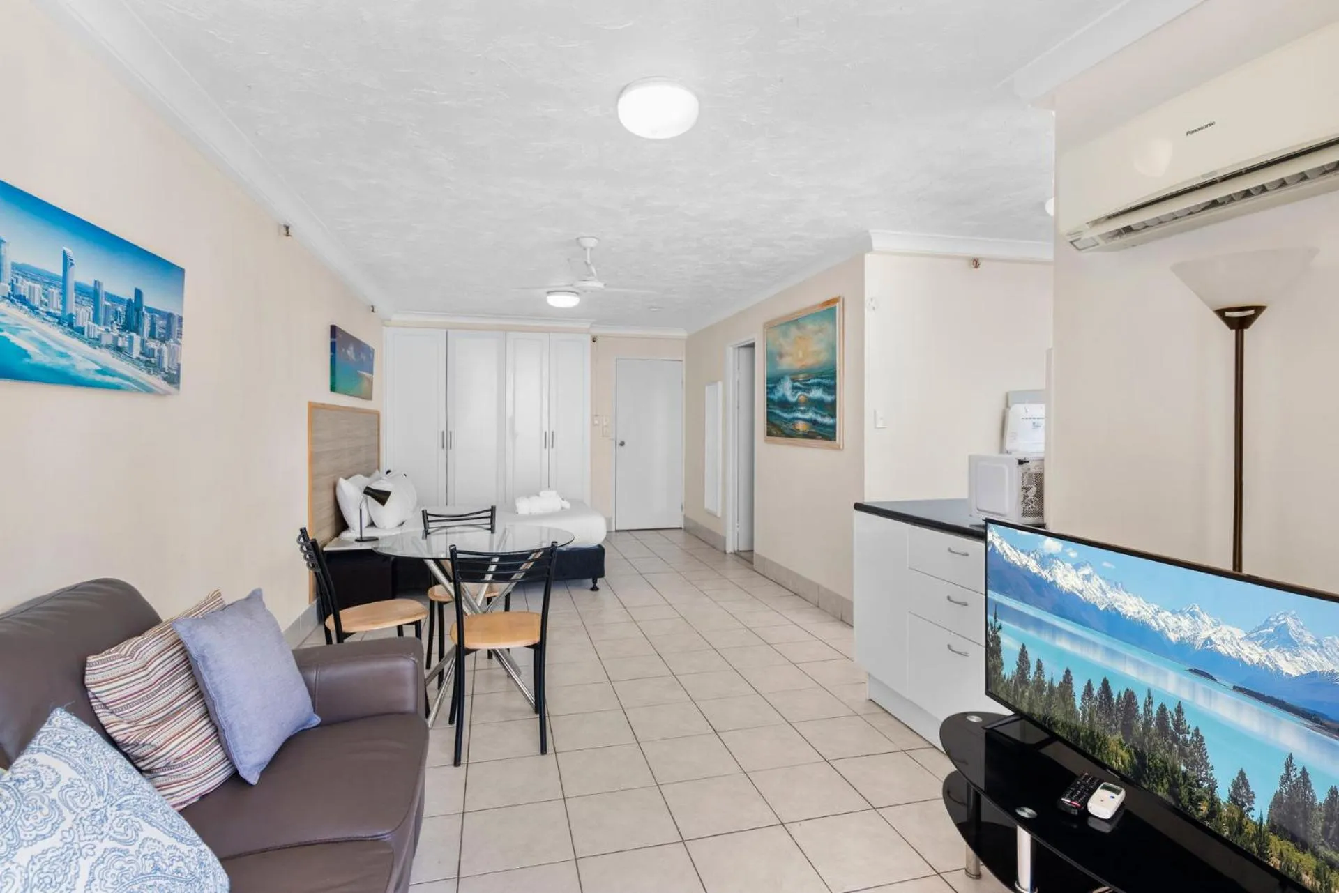 Photo of the whole room in Beachcomber Resort - Official