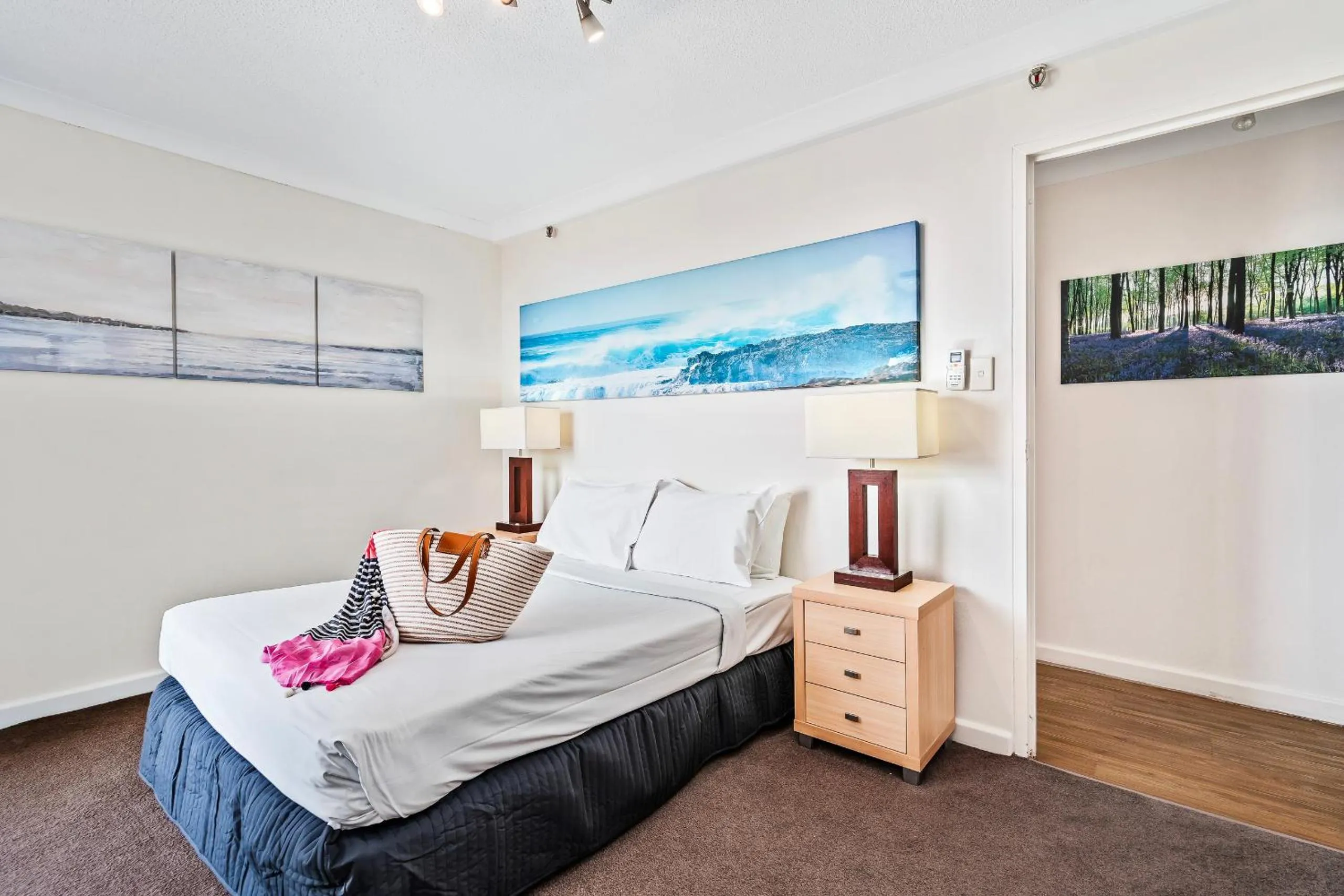 Bedroom, Bed in Beachcomber Resort - Official