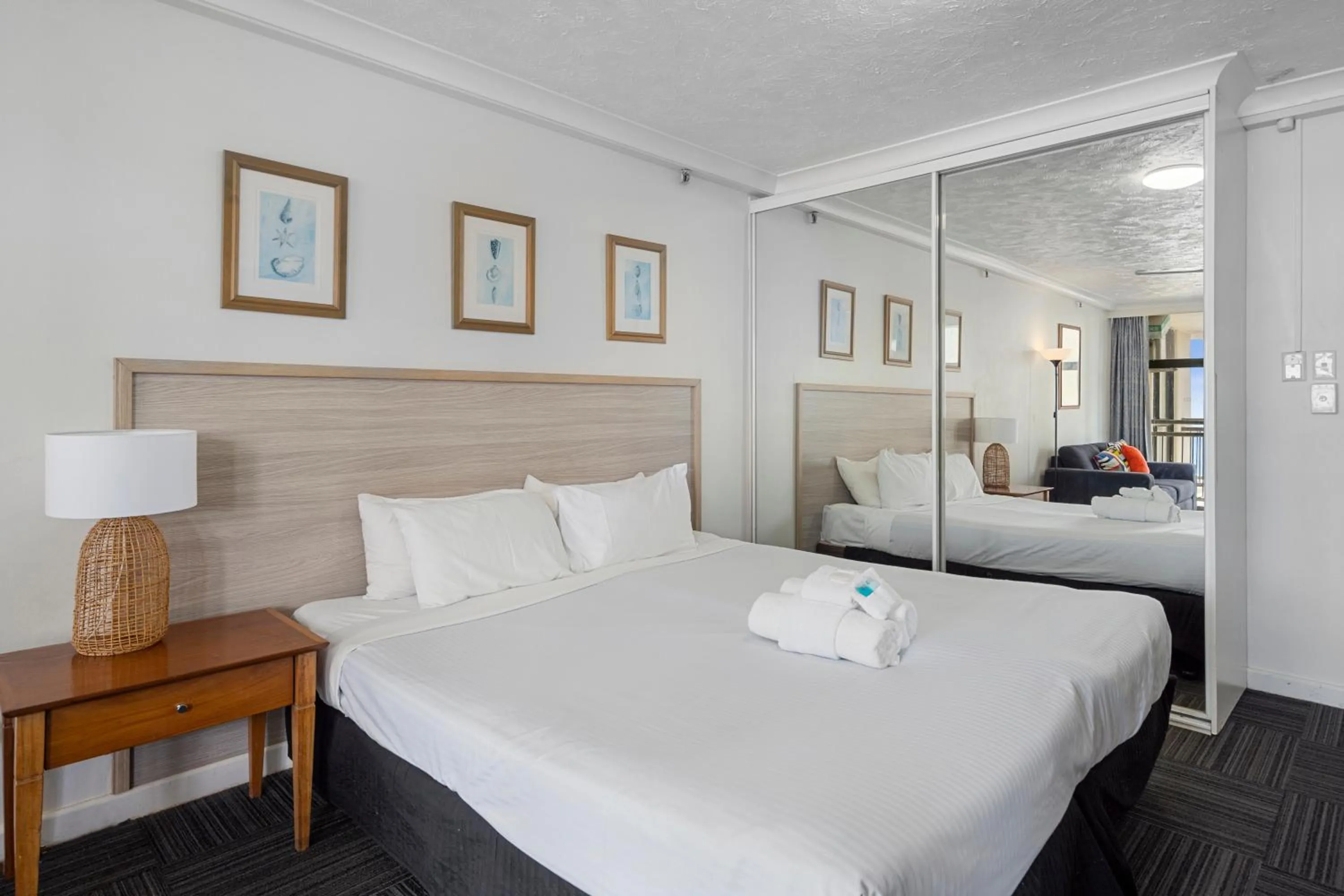 Bedroom, Bed in Beachcomber Resort - Official