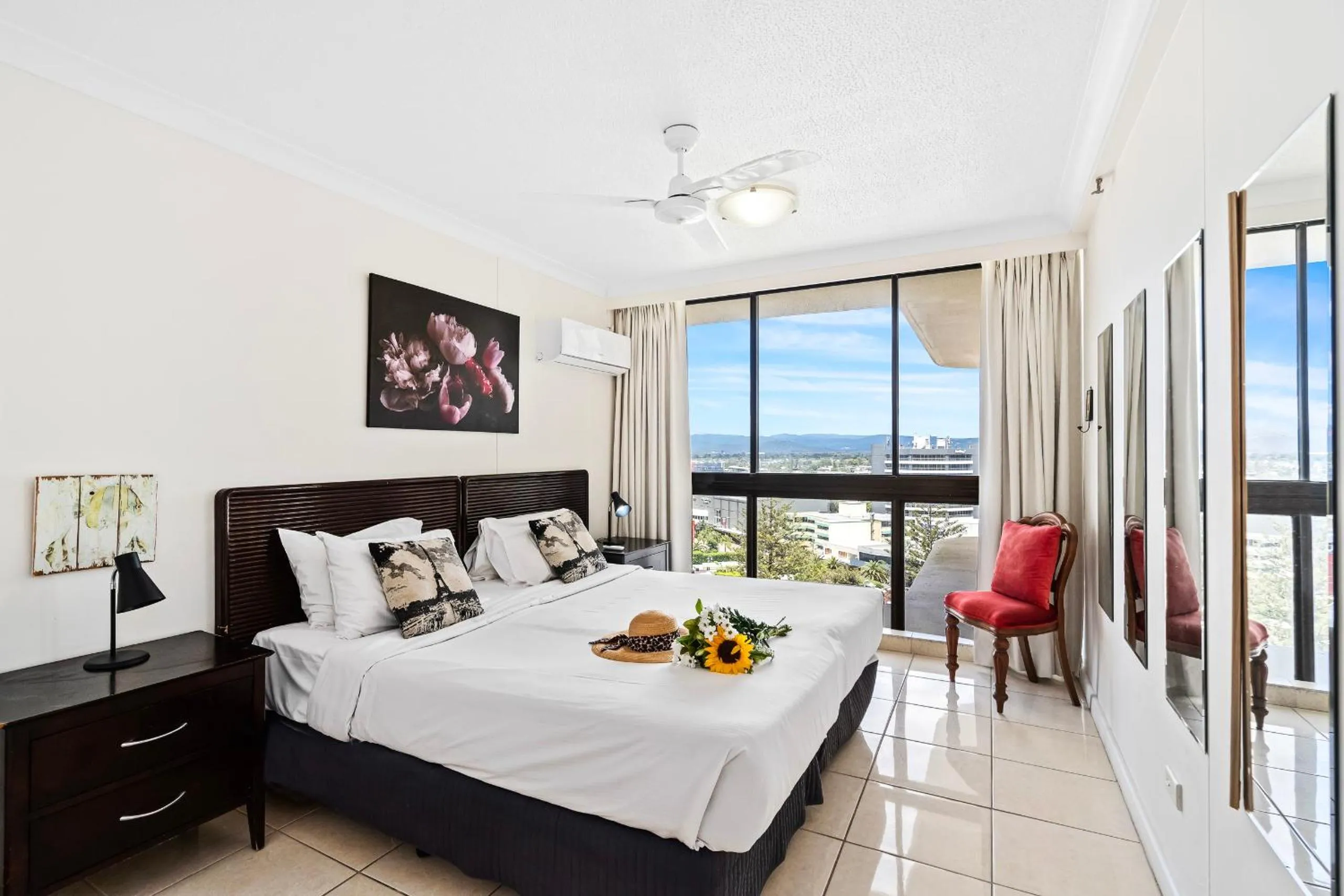 Bedroom, Bed in Beachcomber Resort - Official