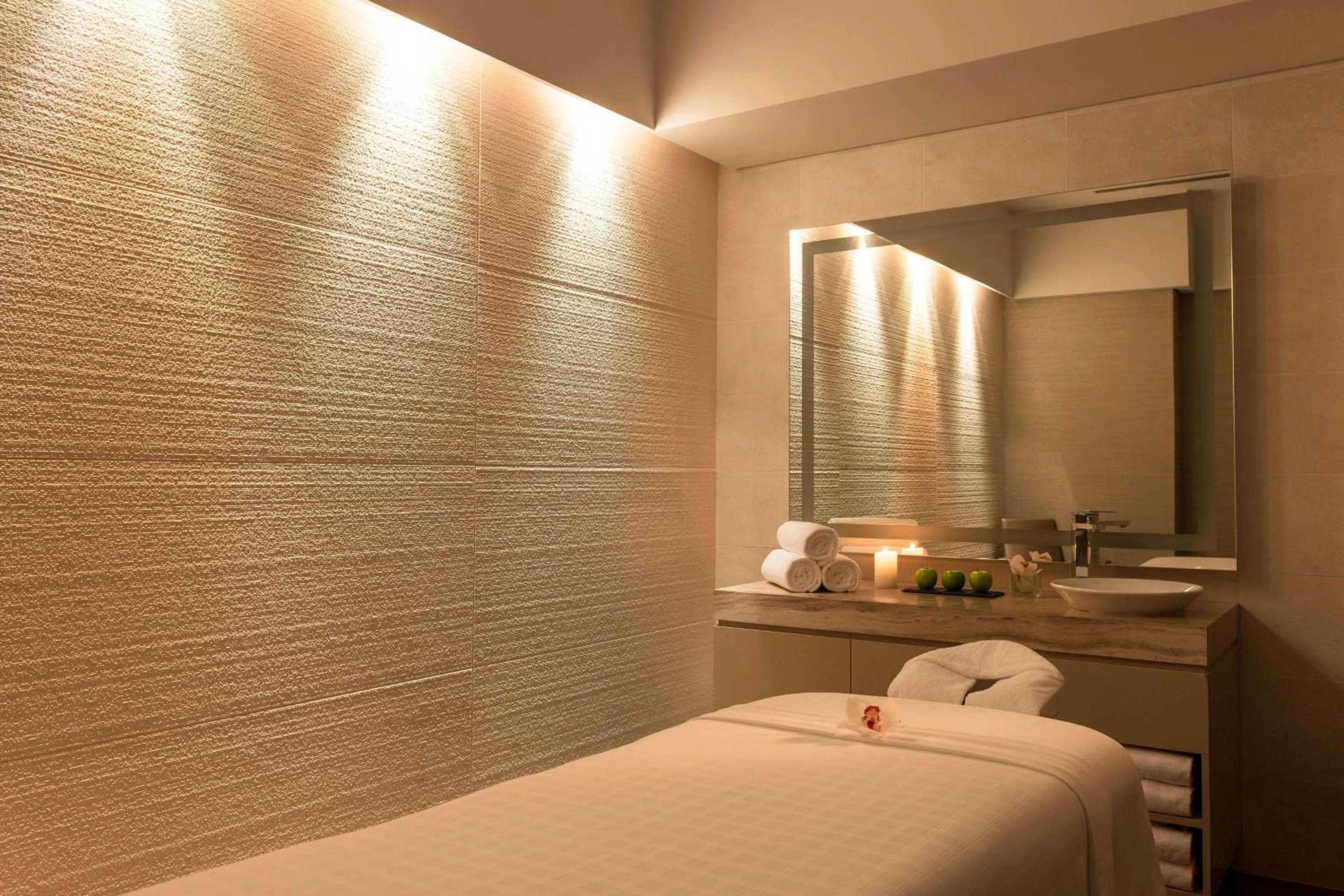Spa and wellness centre/facilities, Bed in The Westin City Centre Bahrain