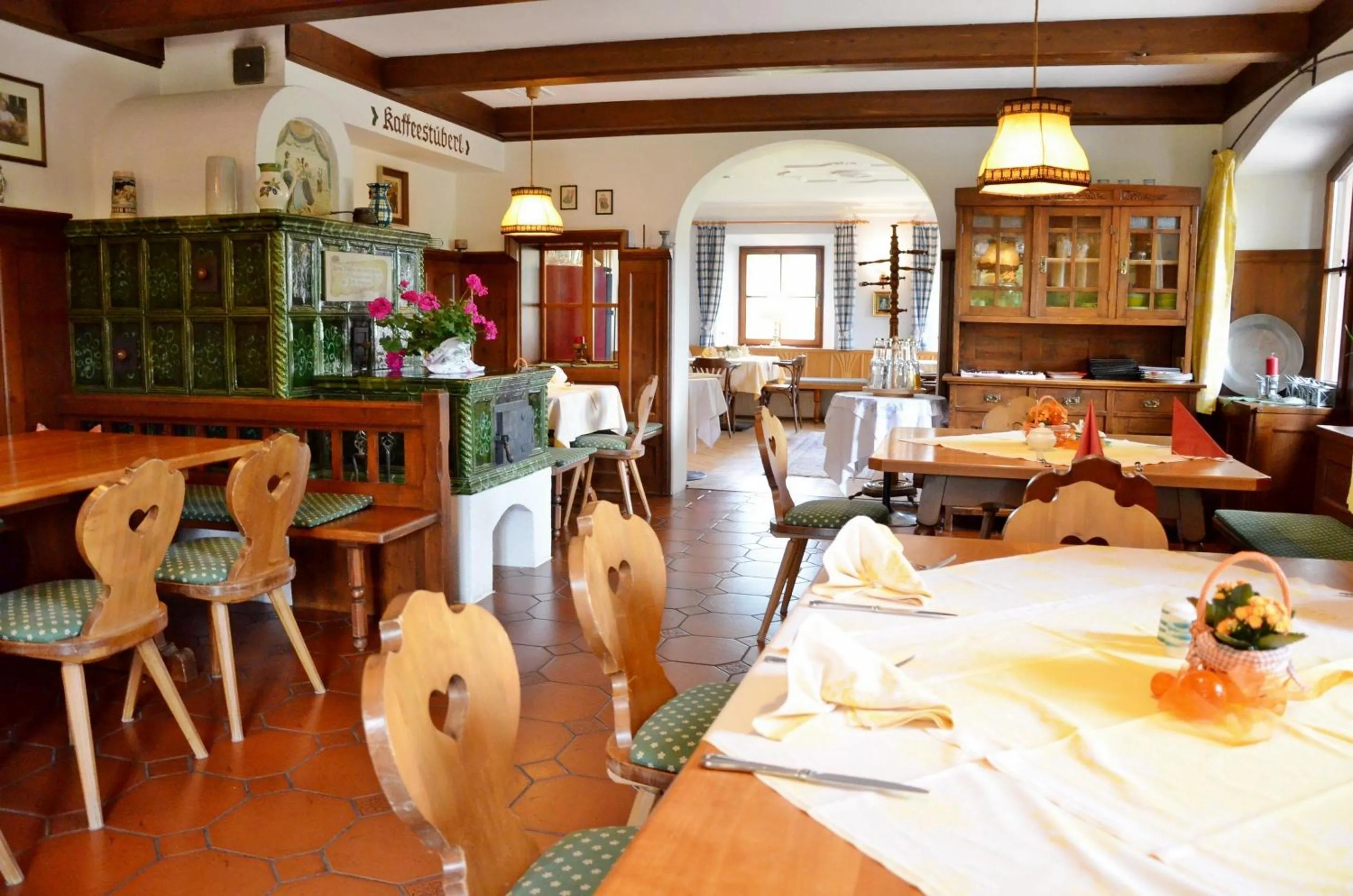 Restaurant/places to eat in Seehotel Huber