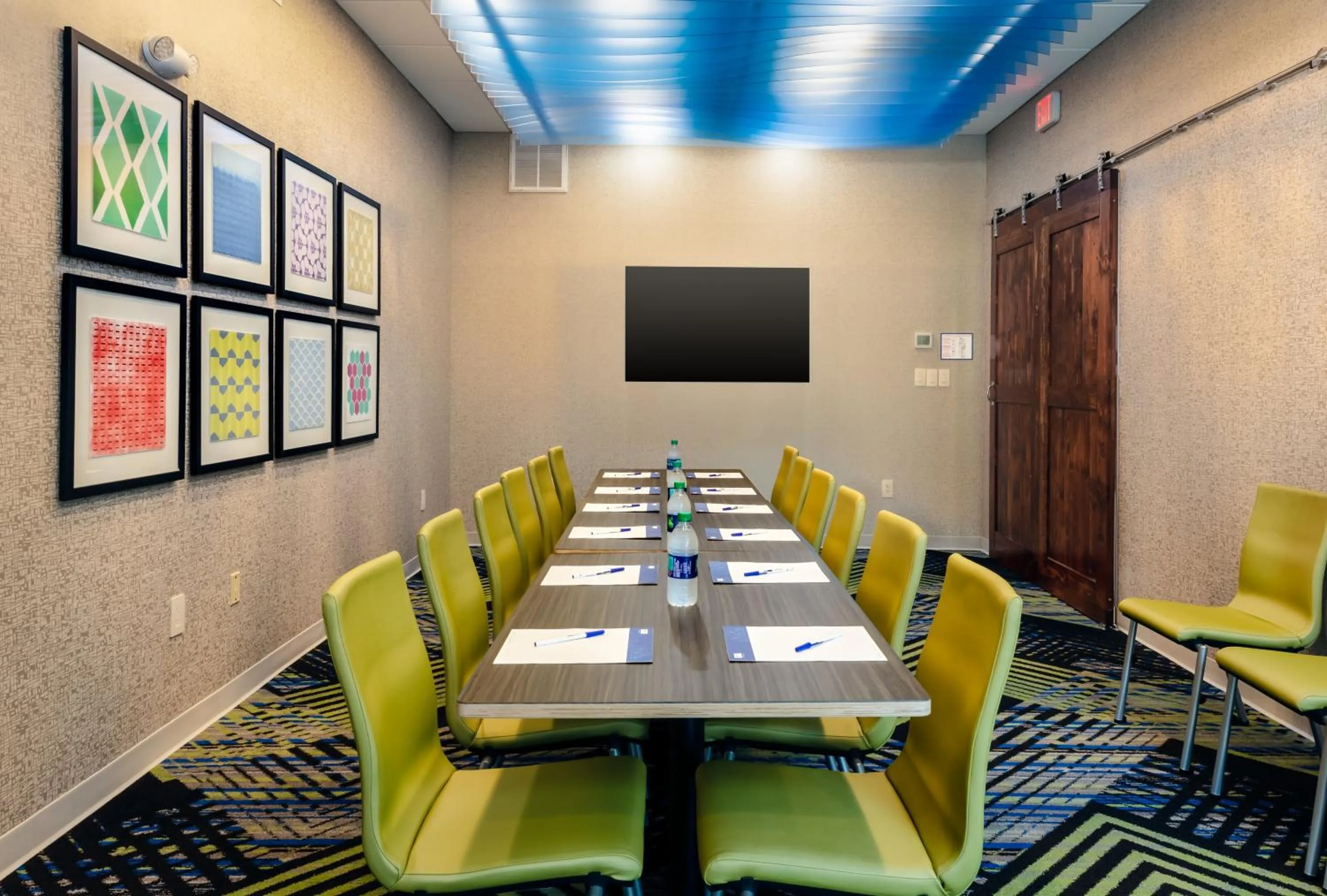 Meeting/conference room in Holiday Inn Express Calhoun South by IHG