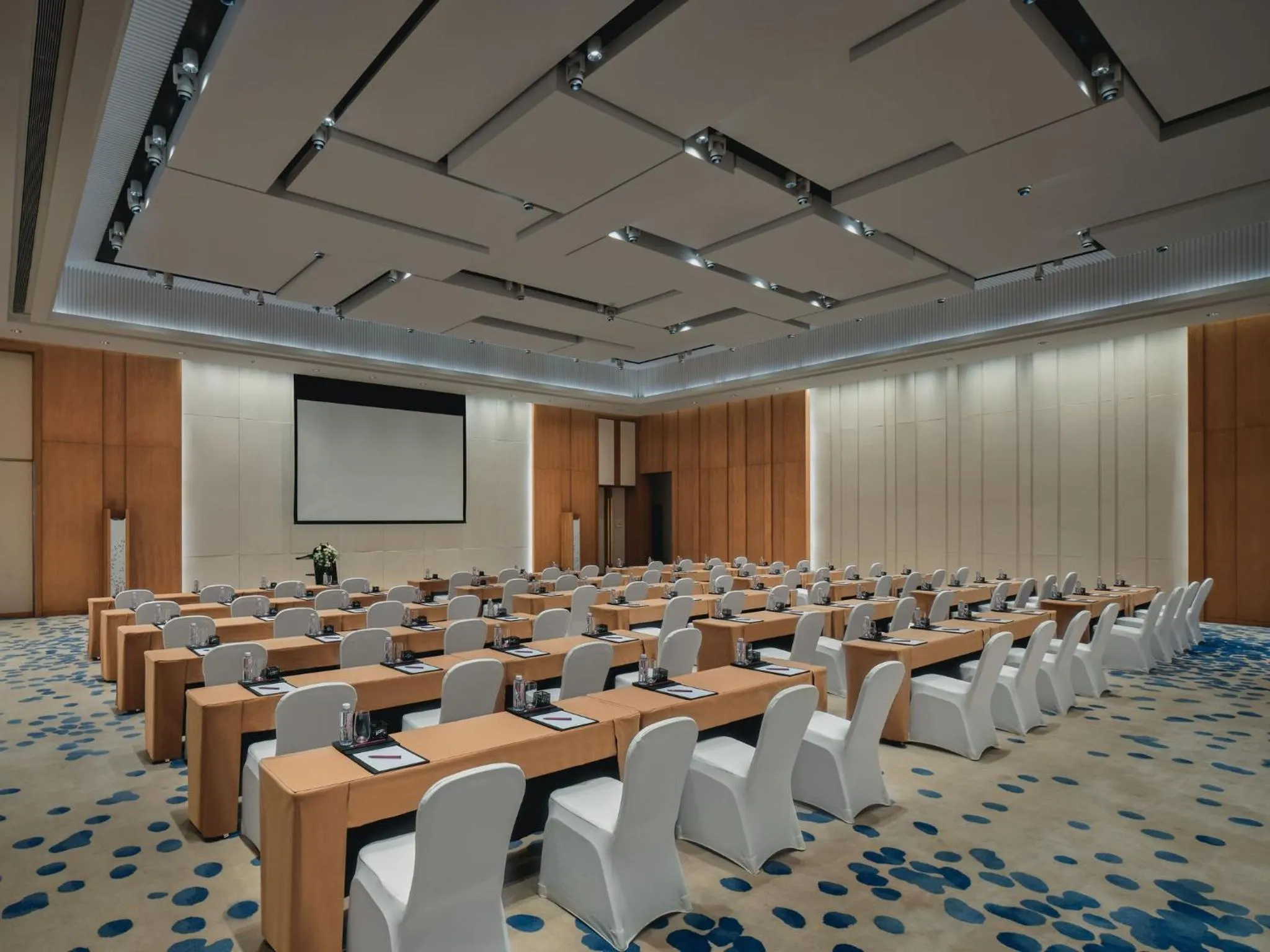 Meeting/conference room in Crowne Plaza Sanya Haitang Bay Resort by IHG