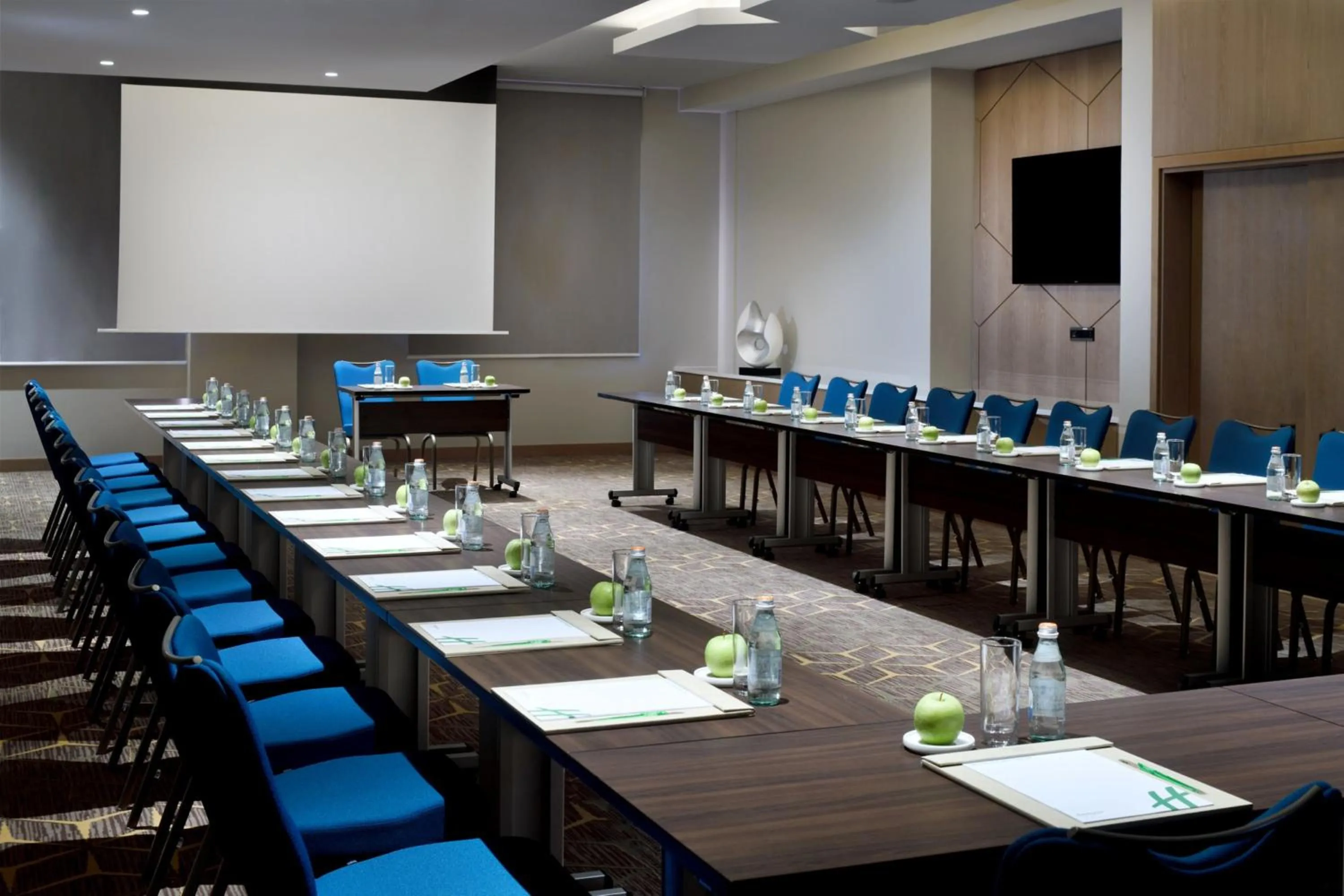 Meeting/conference room in Holiday Inn & Suites - Dubai Festival City by IHG