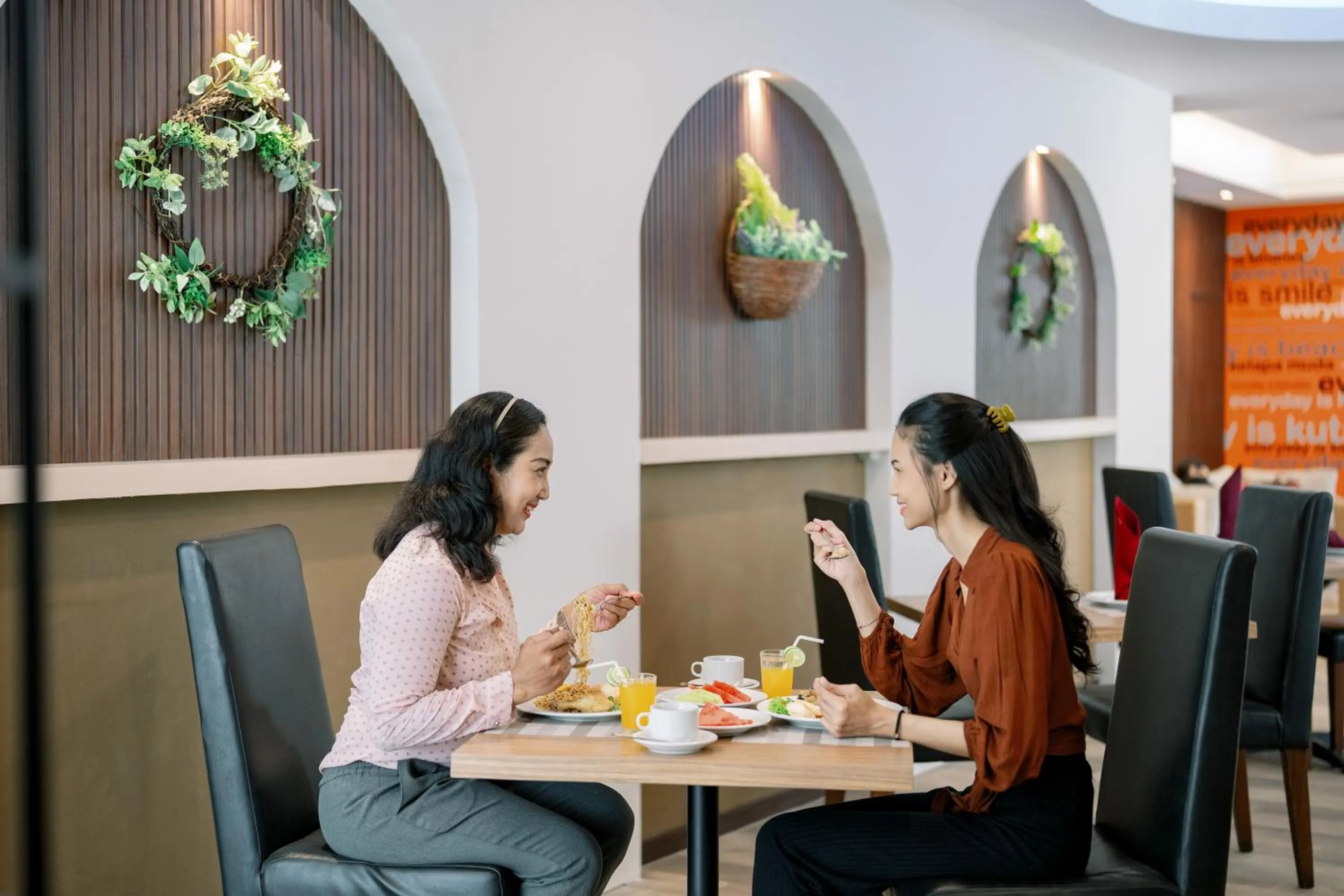 Breakfast in Everyday Hotel Kuta Central