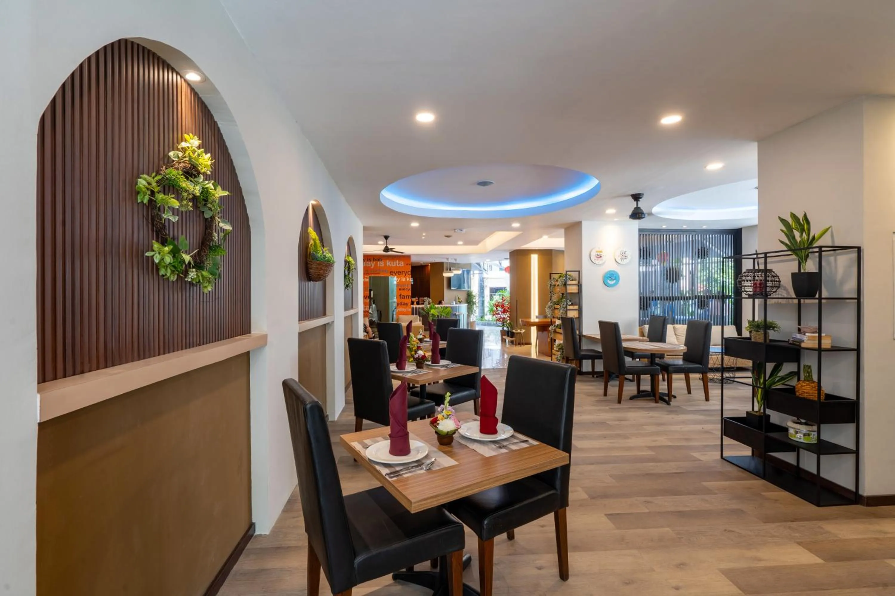 Restaurant/places to eat in Everyday Hotel Kuta Central