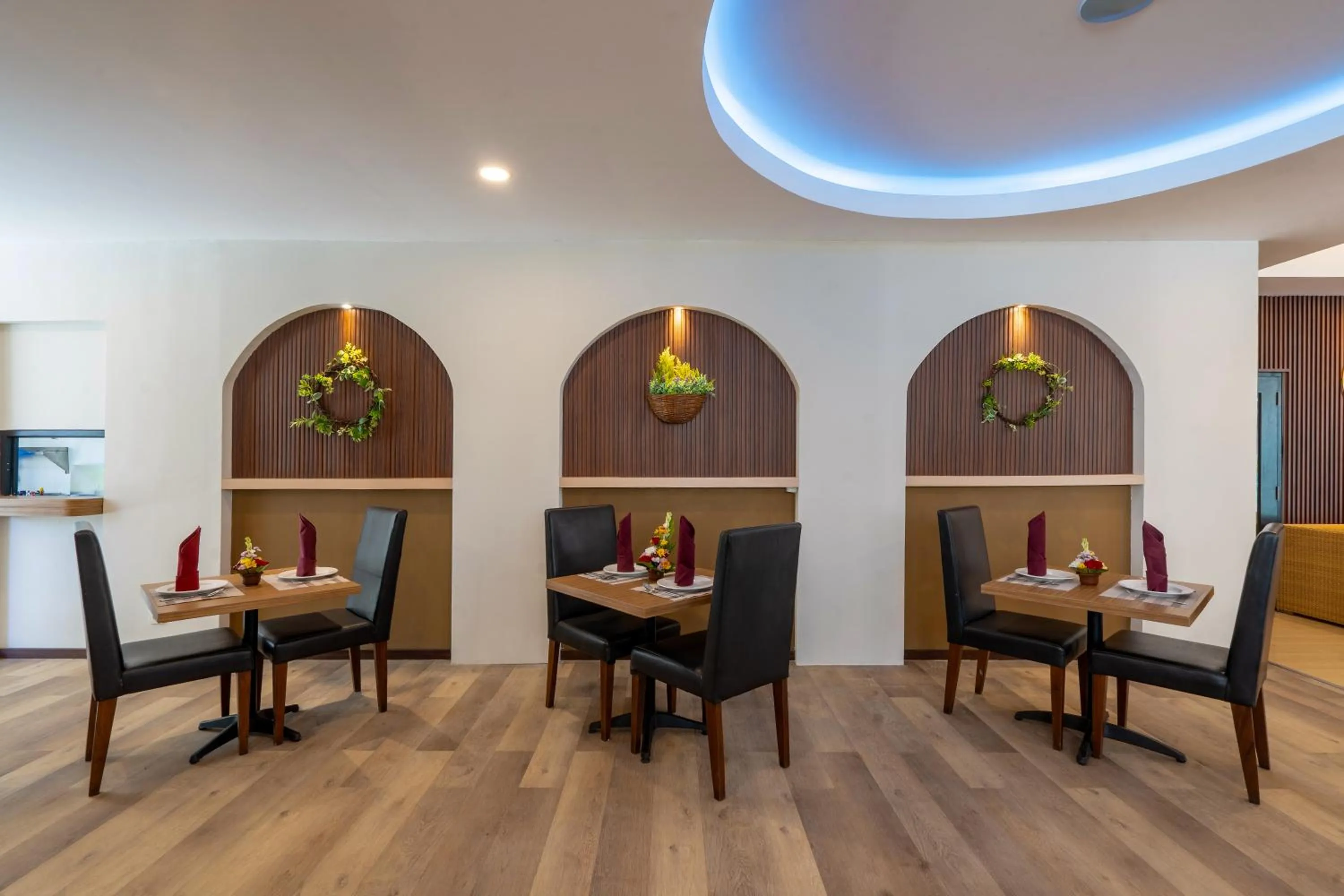 Restaurant/places to eat in Everyday Hotel Kuta Central