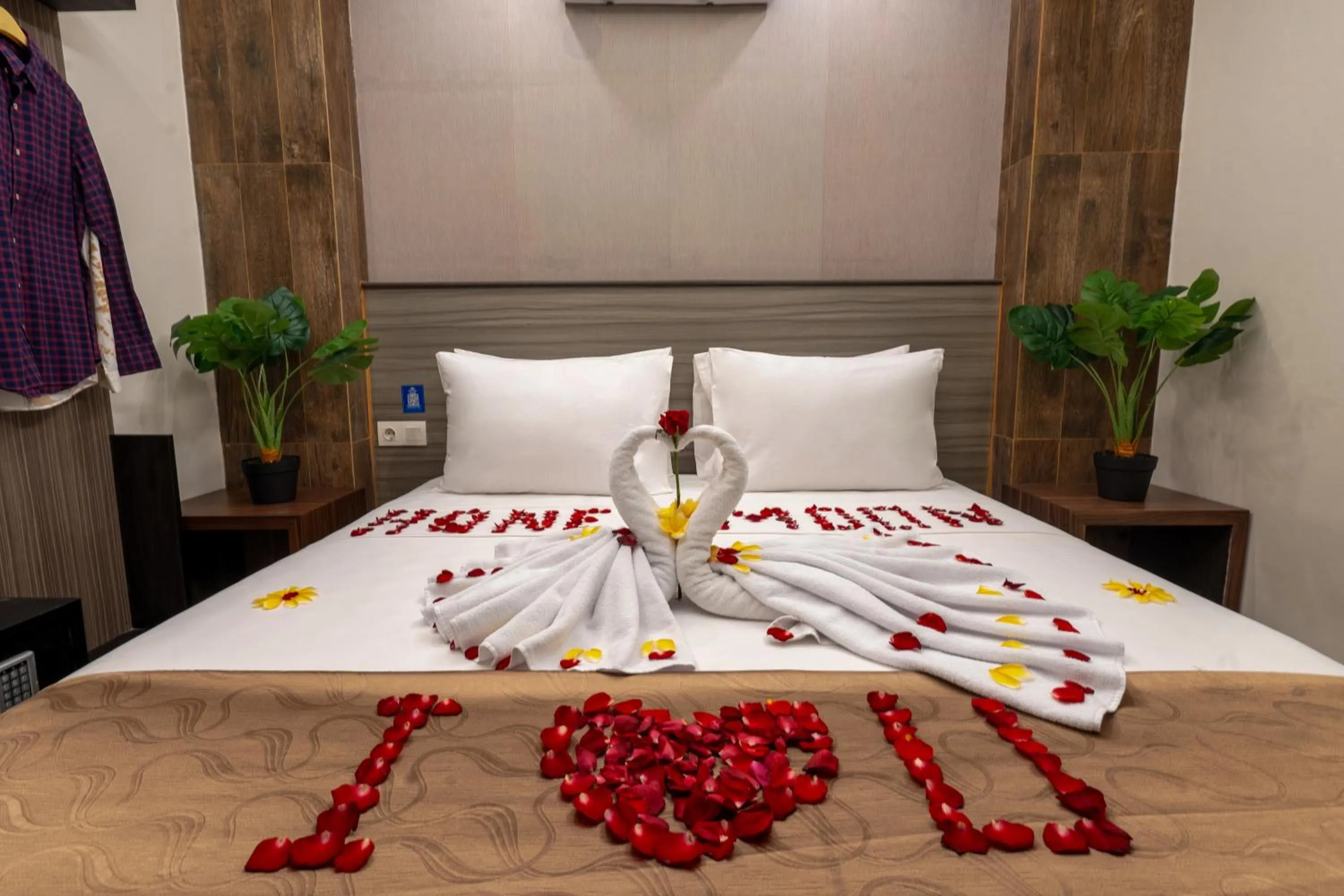 Property building, Bed in Everyday Hotel Kuta Central