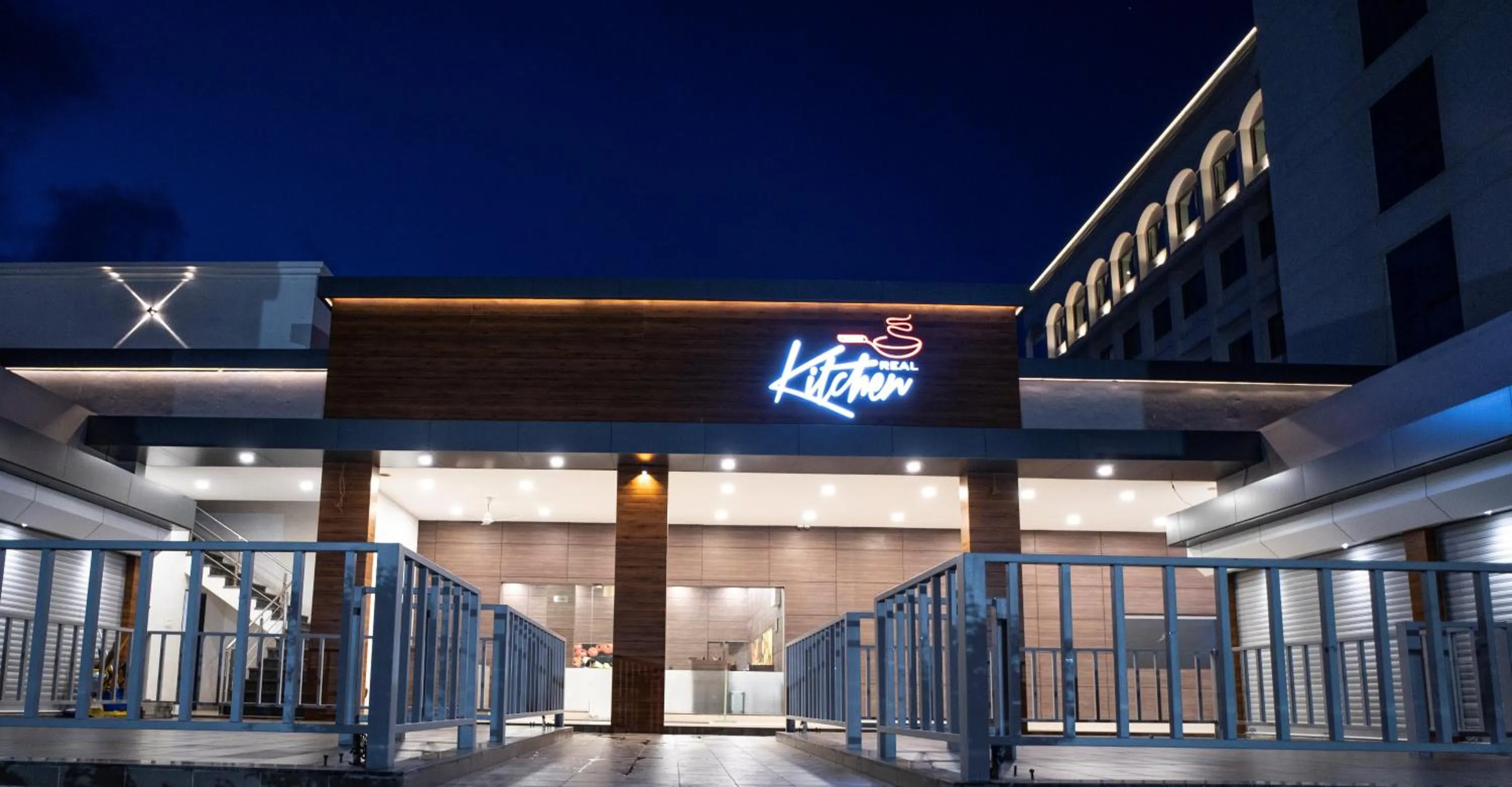 Restaurant/places to eat in Regenta Central Somnath, Bhalpara