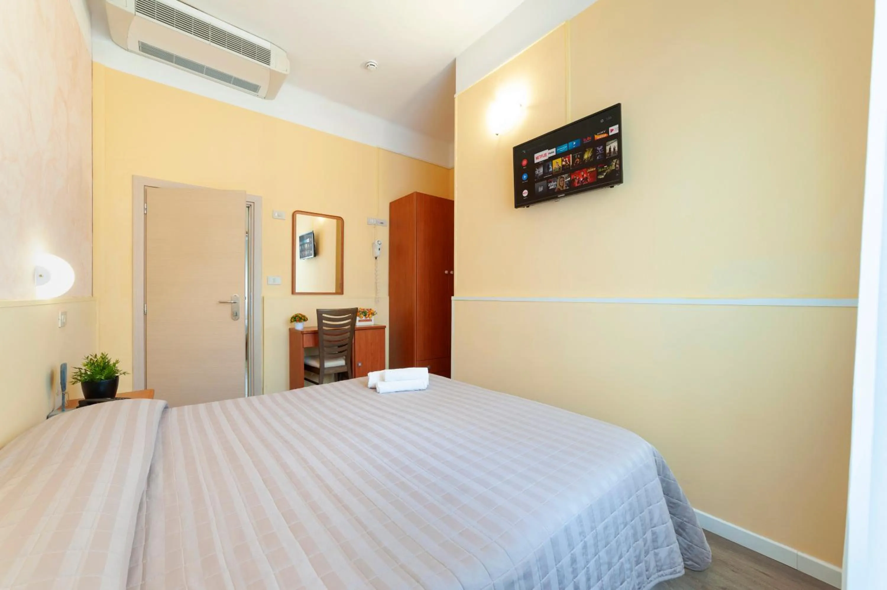 Bed in Hotel Nuovo Belvedere