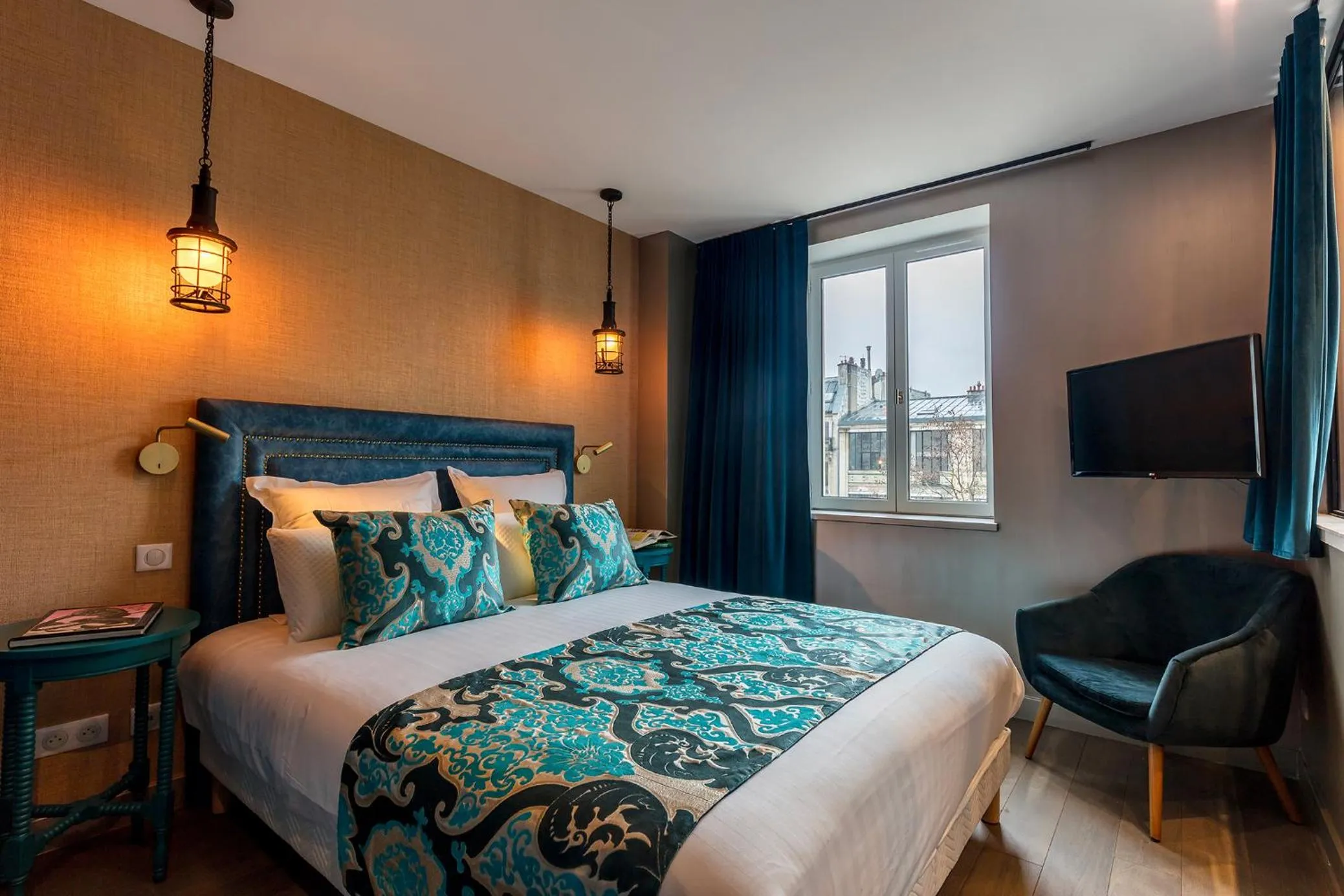 Bed in BE YOU LUXURY APART'HÔTEL Paris