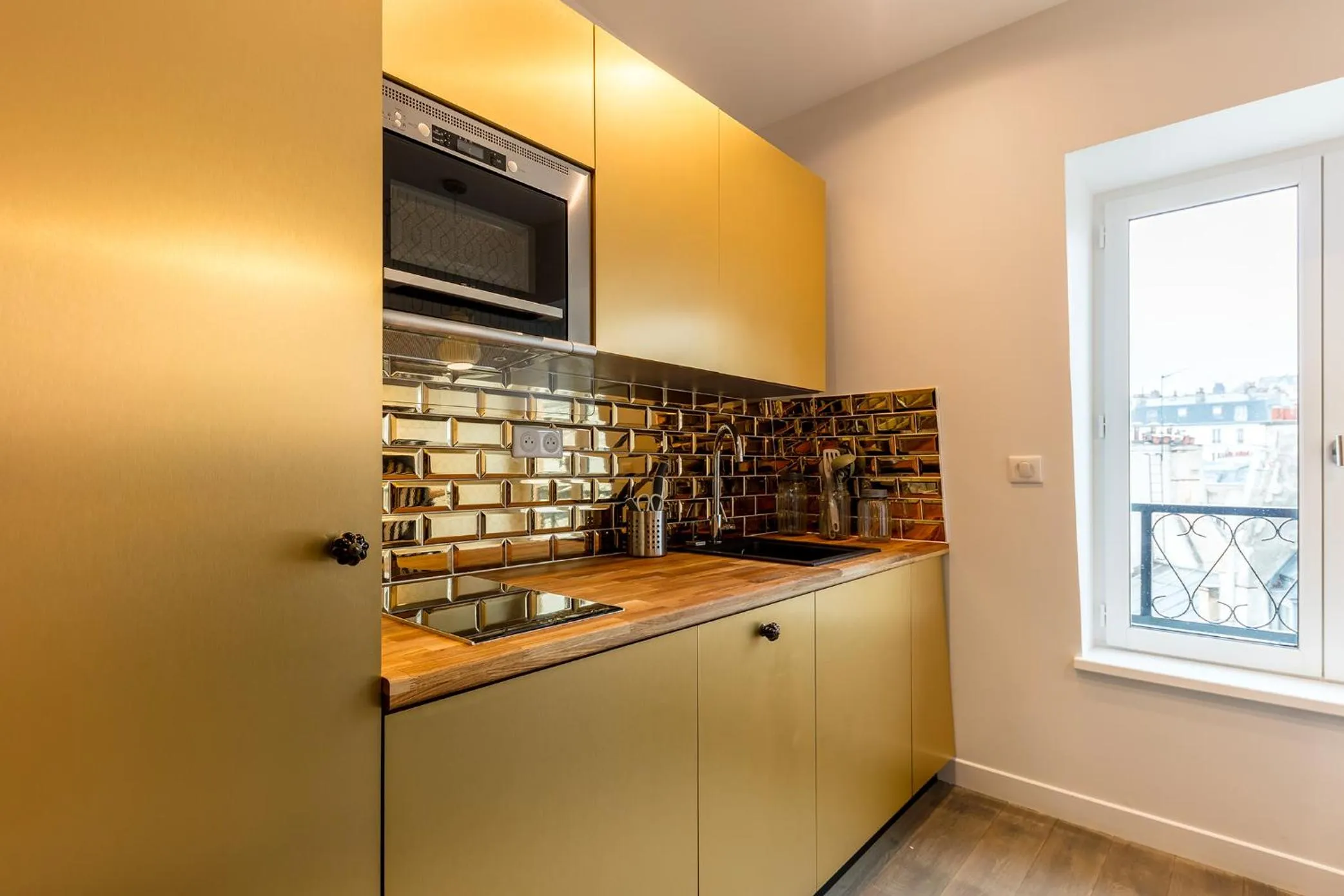 Kitchen or kitchenette in BE YOU LUXURY APART'HÔTEL Paris