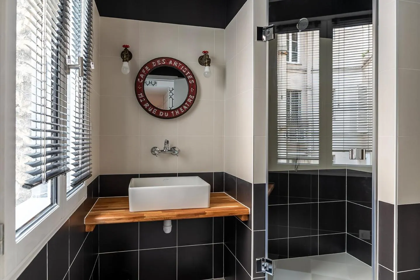 Toilet in BE YOU LUXURY APART'HÔTEL Paris