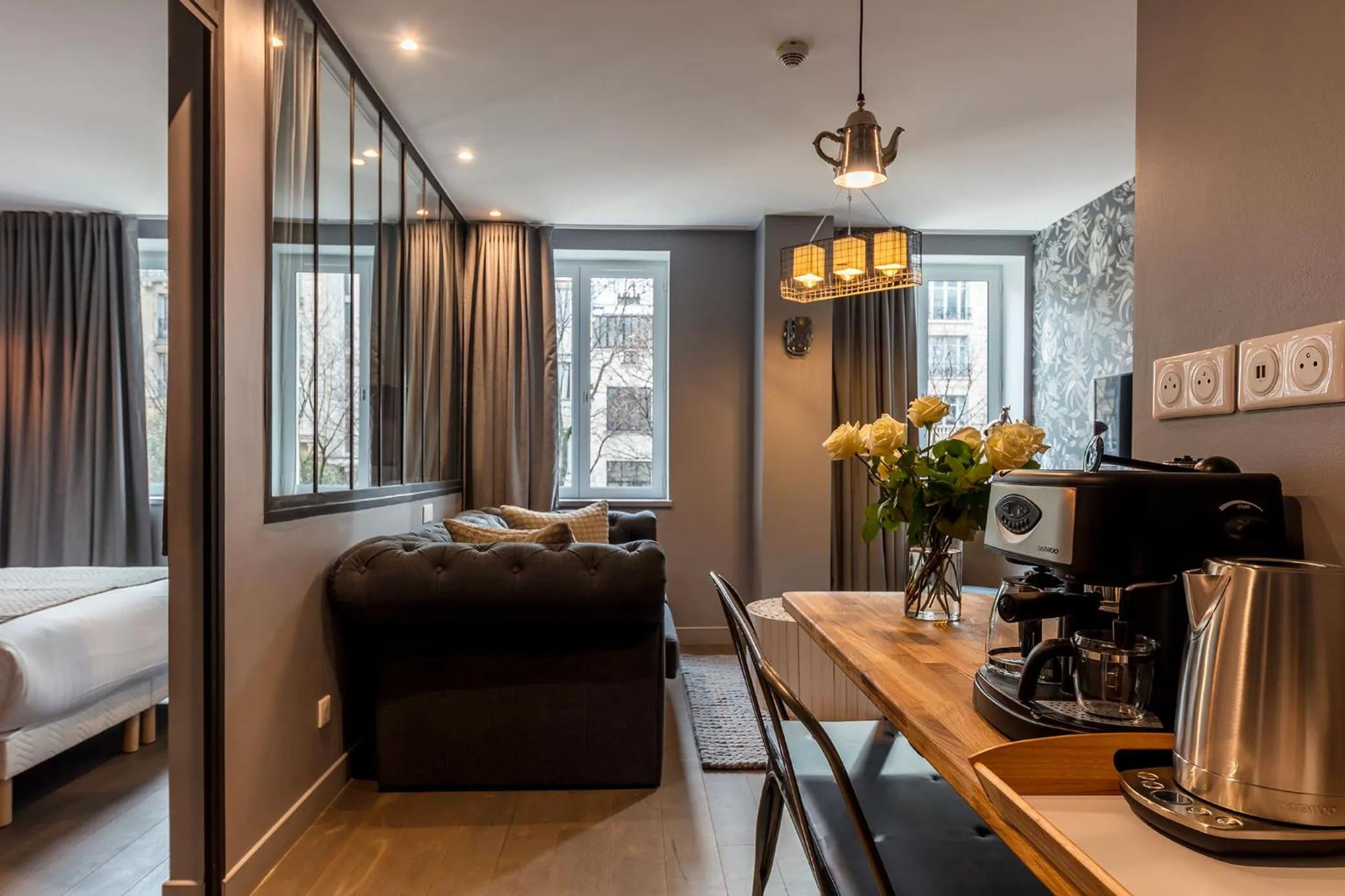 Kitchen or kitchenette, Bed in BE YOU LUXURY APART'HÔTEL Paris