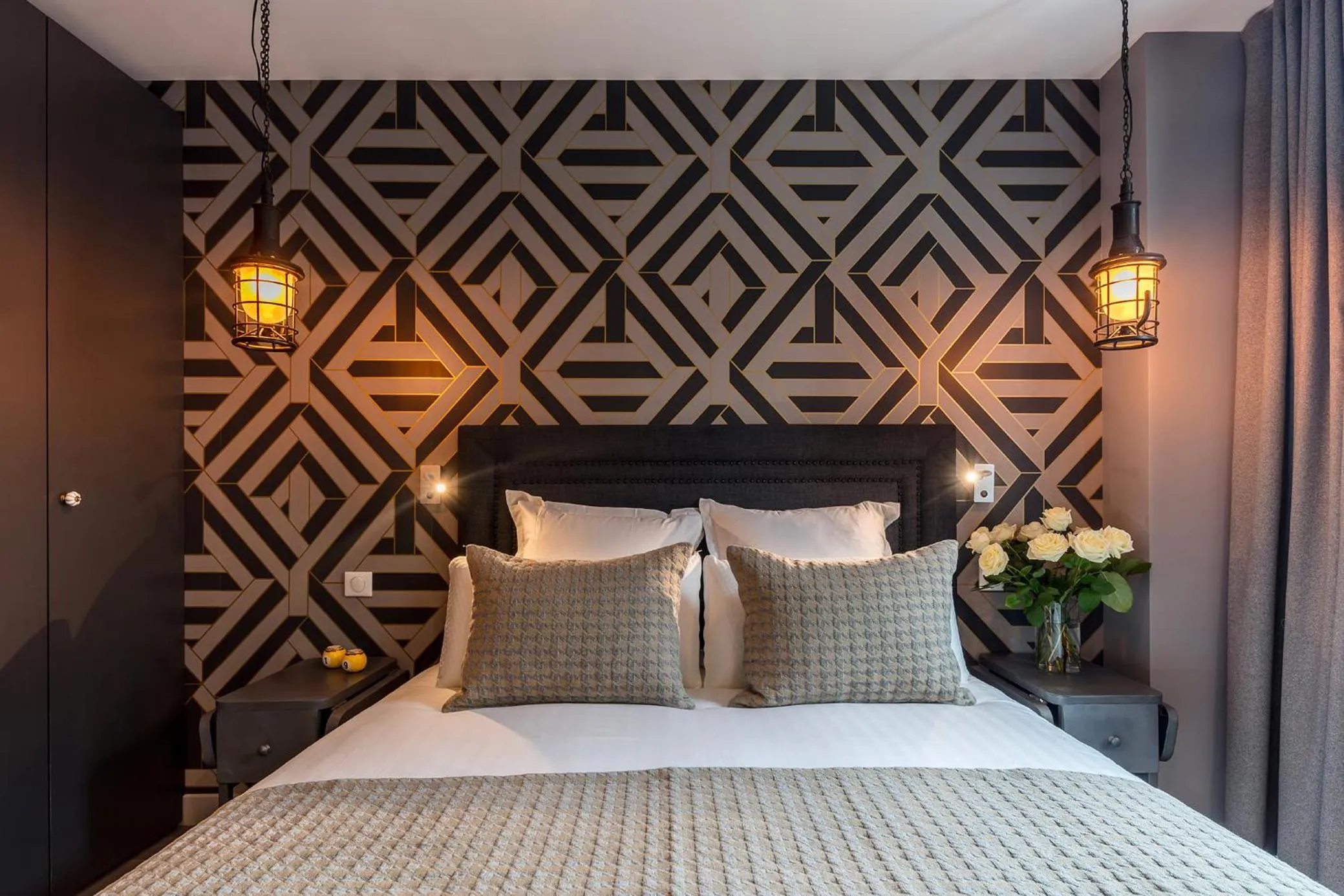 Bed in BE YOU LUXURY APART'HÔTEL Paris