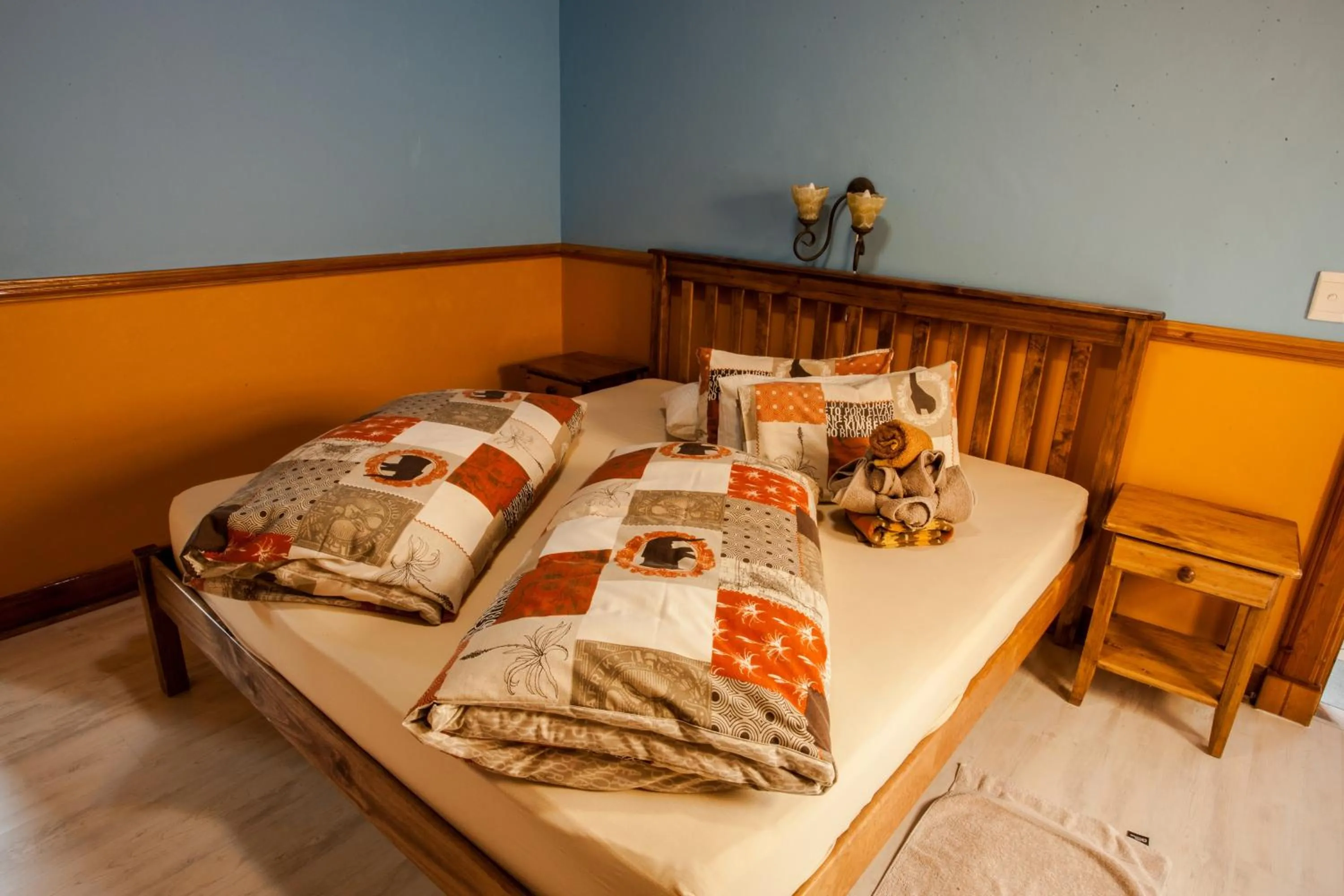 Bedroom, Bed in Sandcastle Apartments
