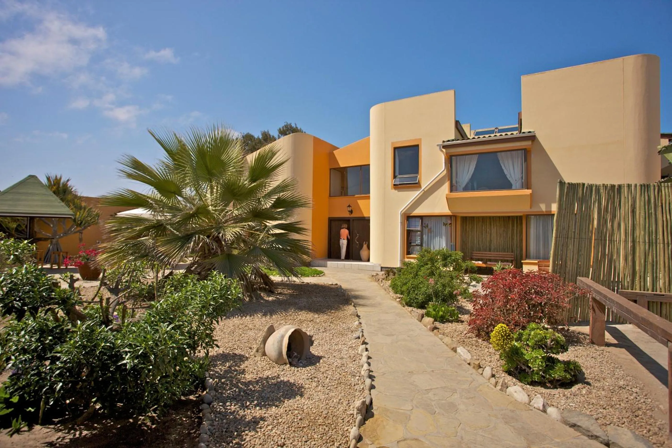 Facade/entrance in Sandcastle Apartments