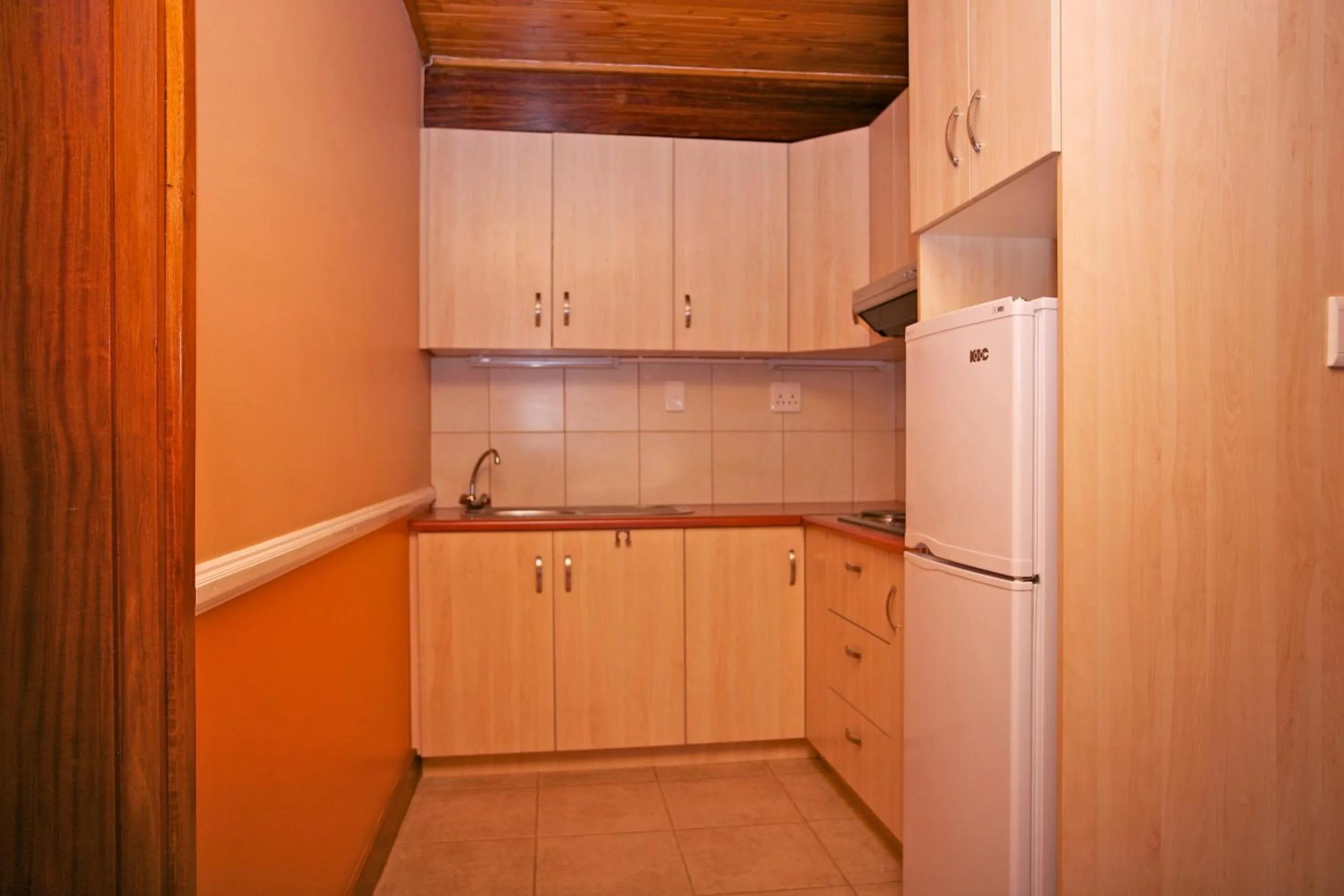 Kitchen or kitchenette in Sandcastle Apartments