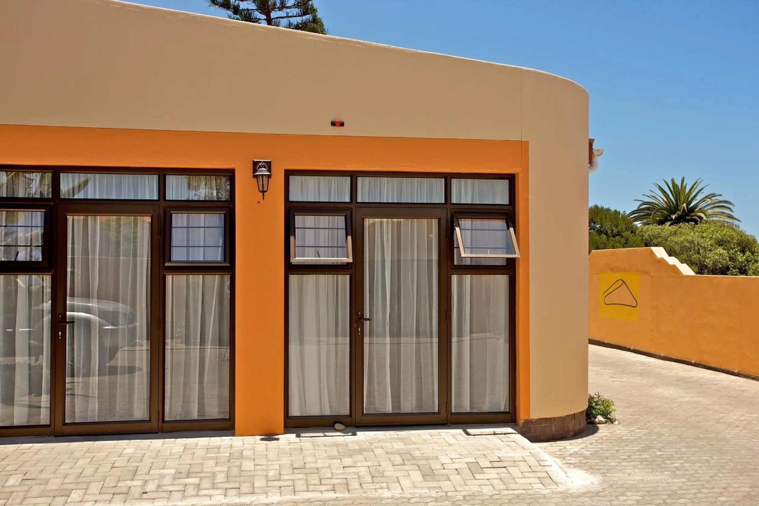 Facade/entrance in Sandcastle Apartments