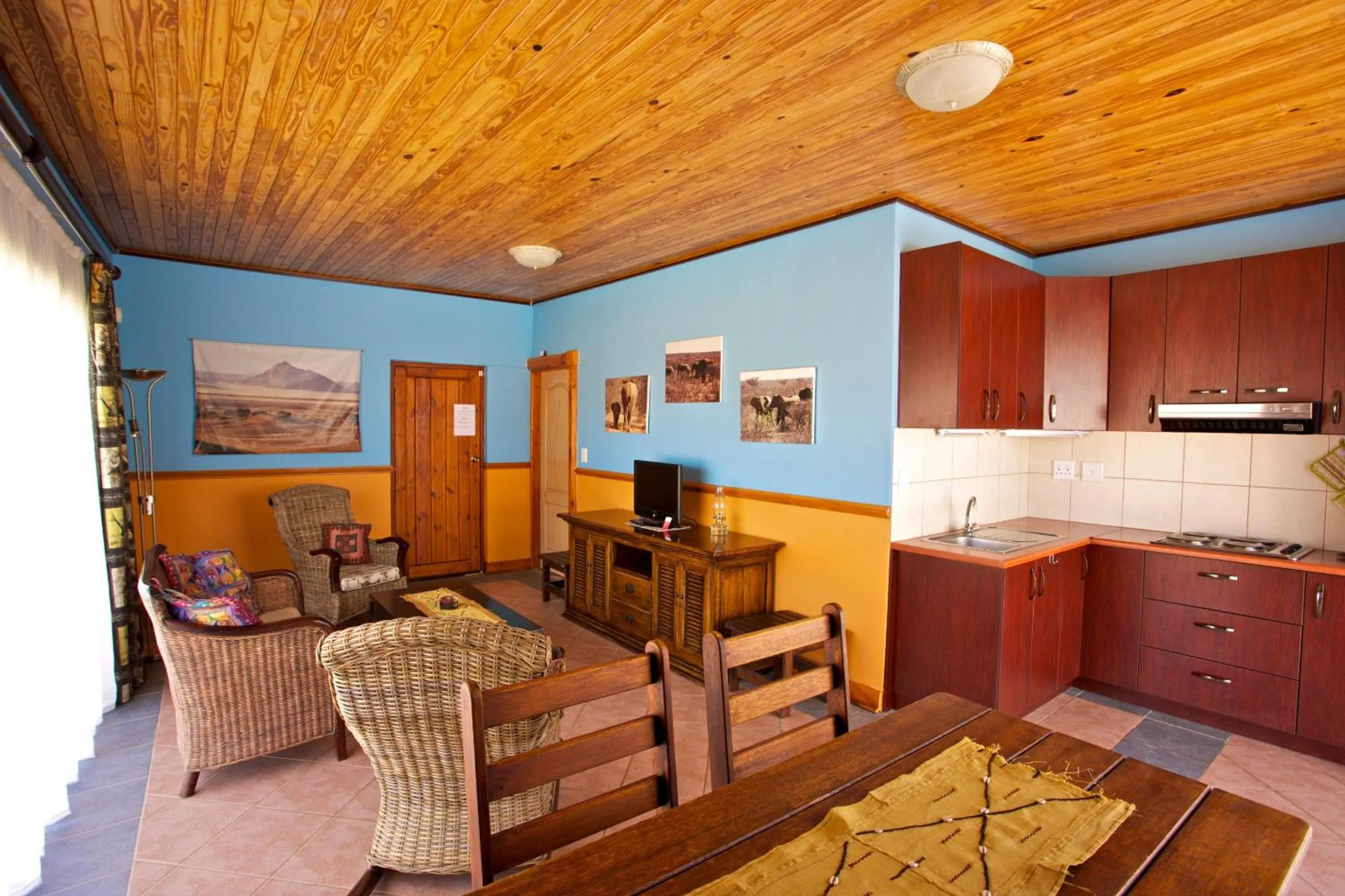 Kitchen or kitchenette in Sandcastle Apartments