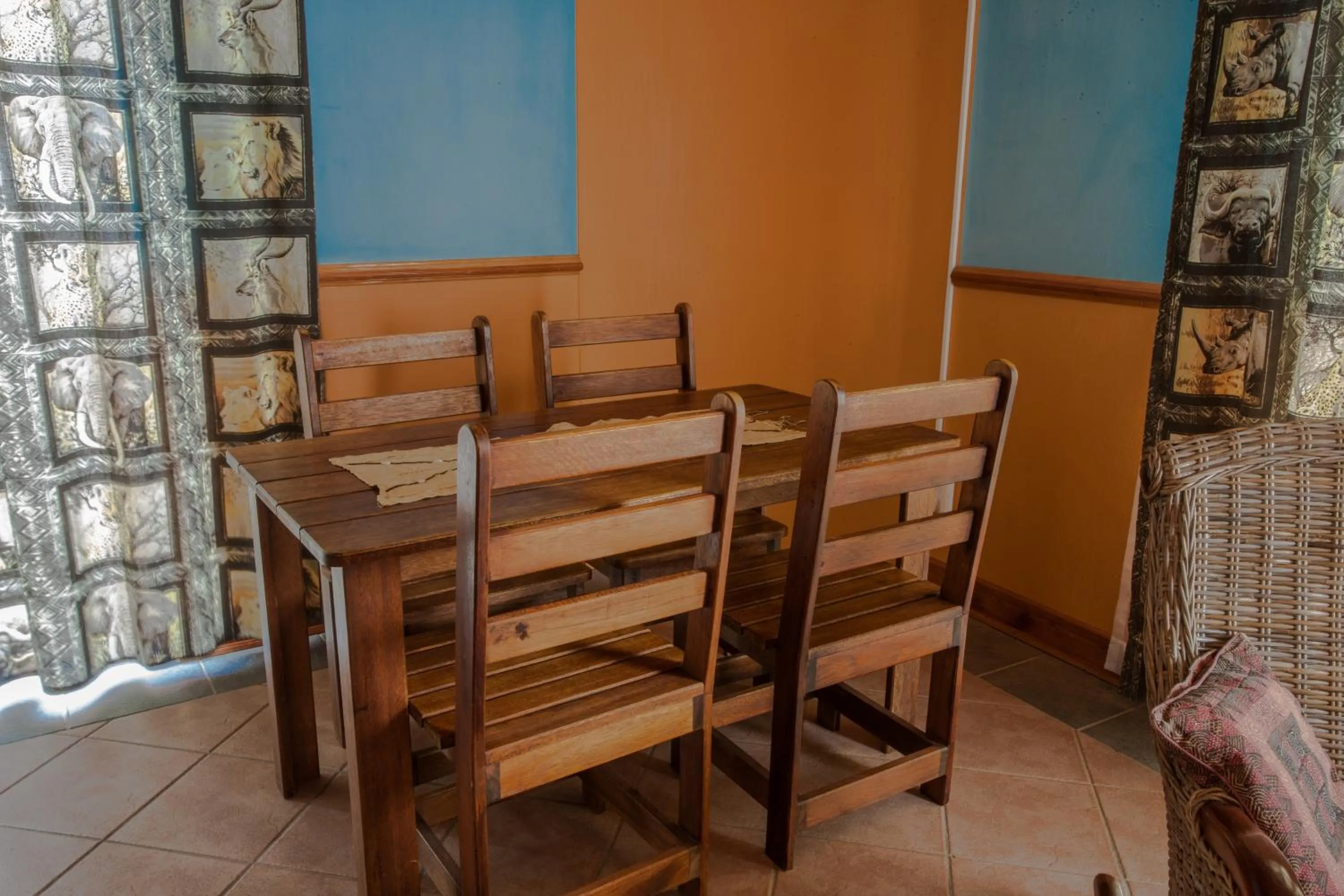 Dining area in Sandcastle Apartments